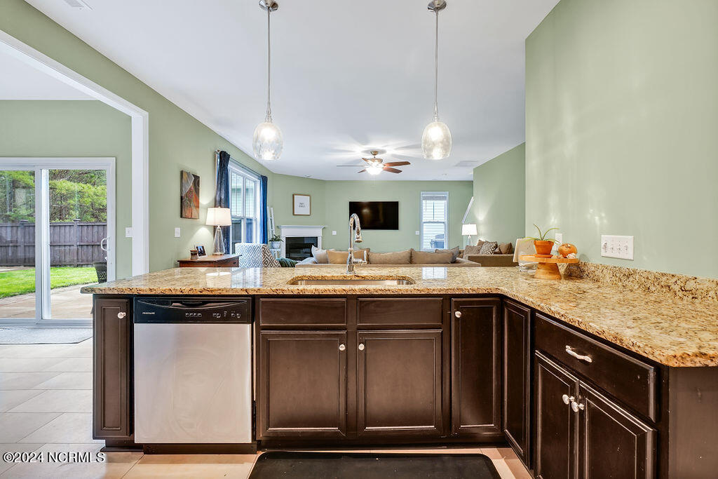 100565738 | Photo 15