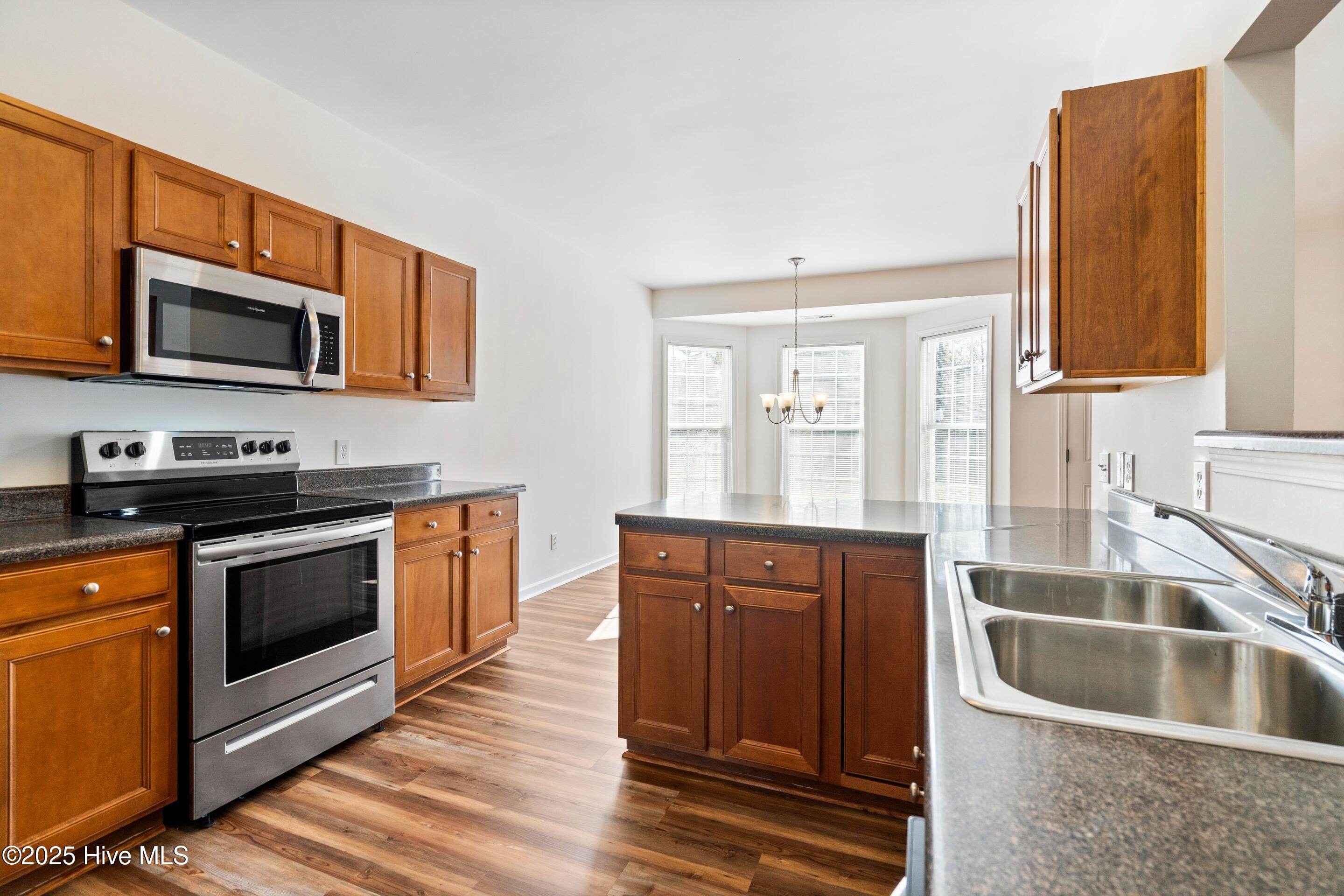 100542341 | Photo 31