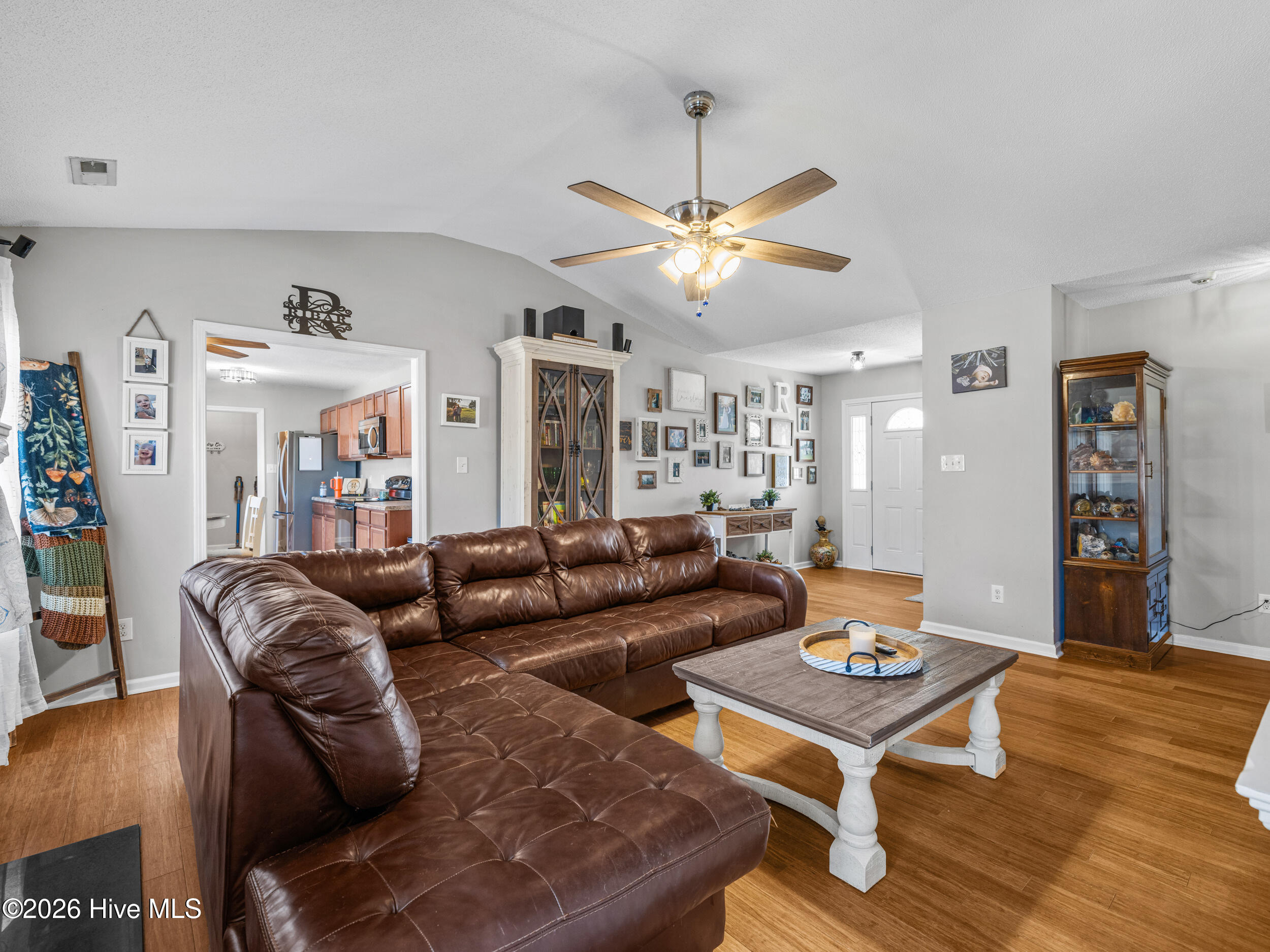 100554135 | Photo 10