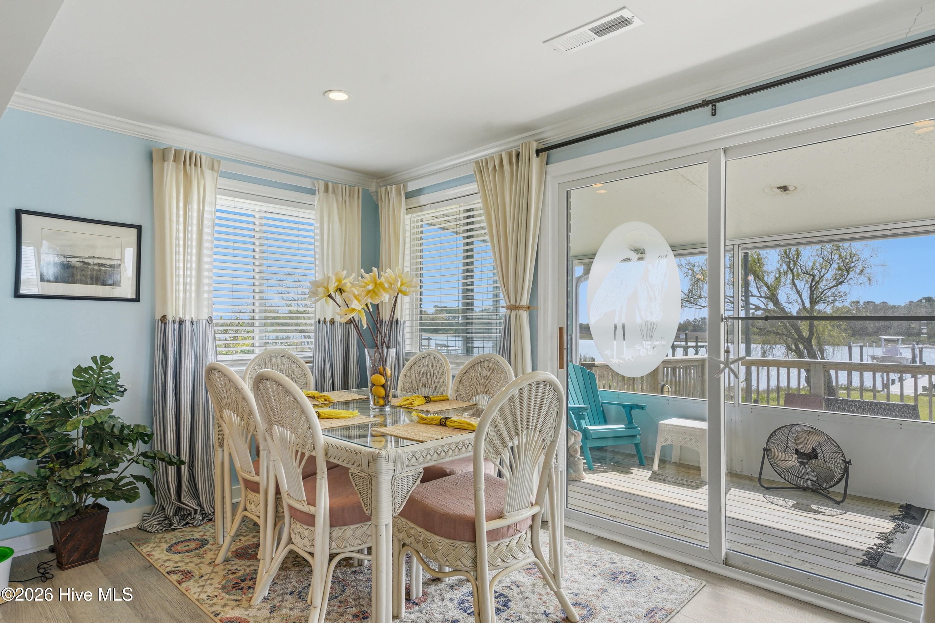 100564102 | Photo 35