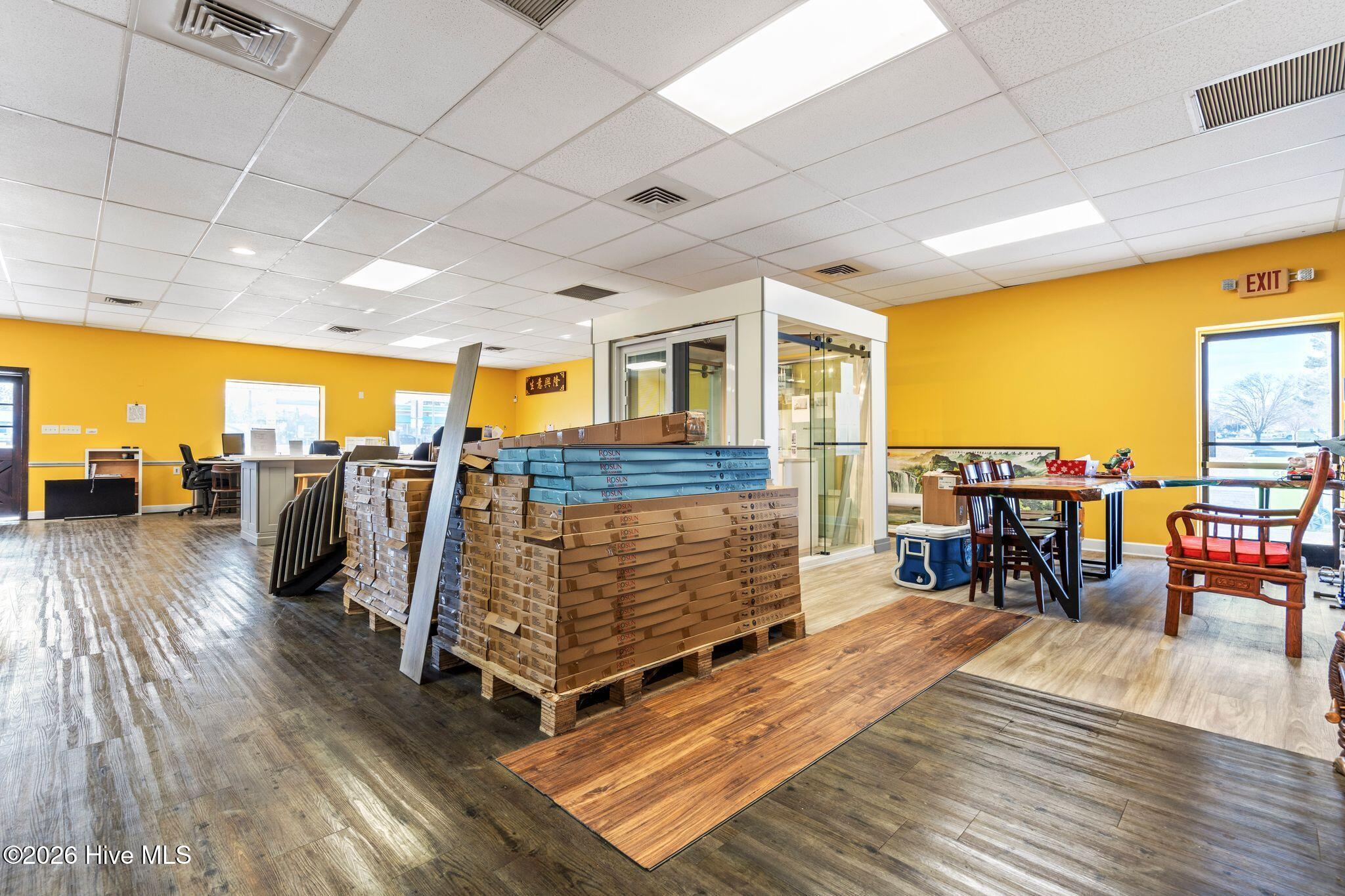 100550441 | Photo 23