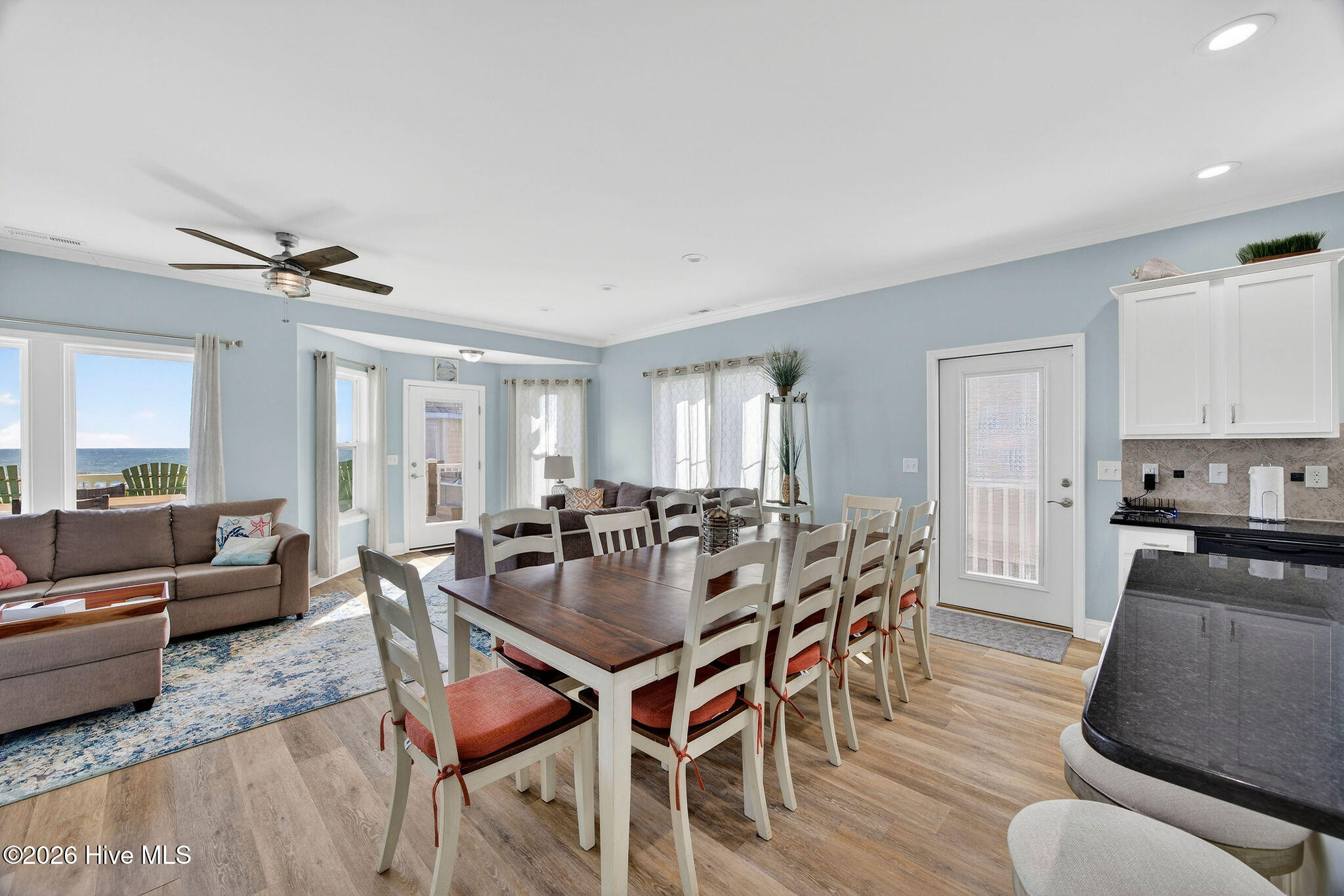 100552371 | Photo 11