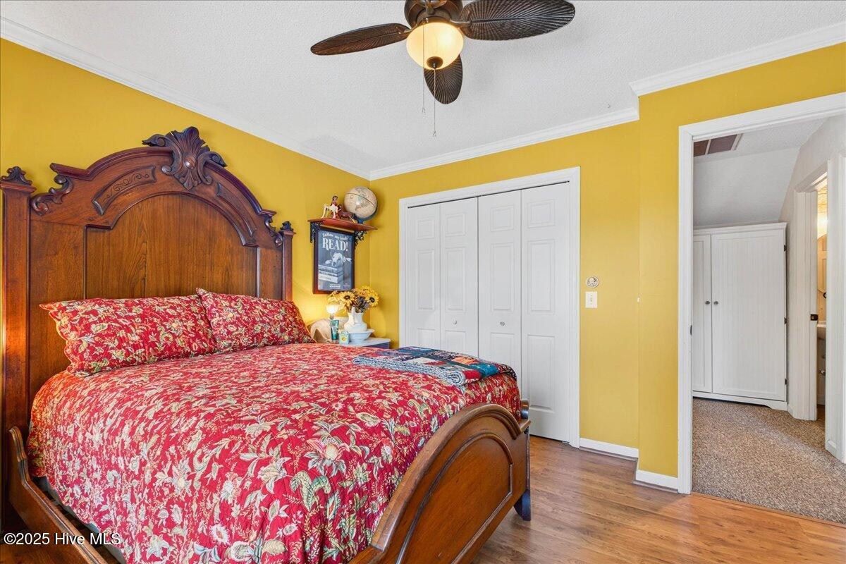 100517839 | Photo 61