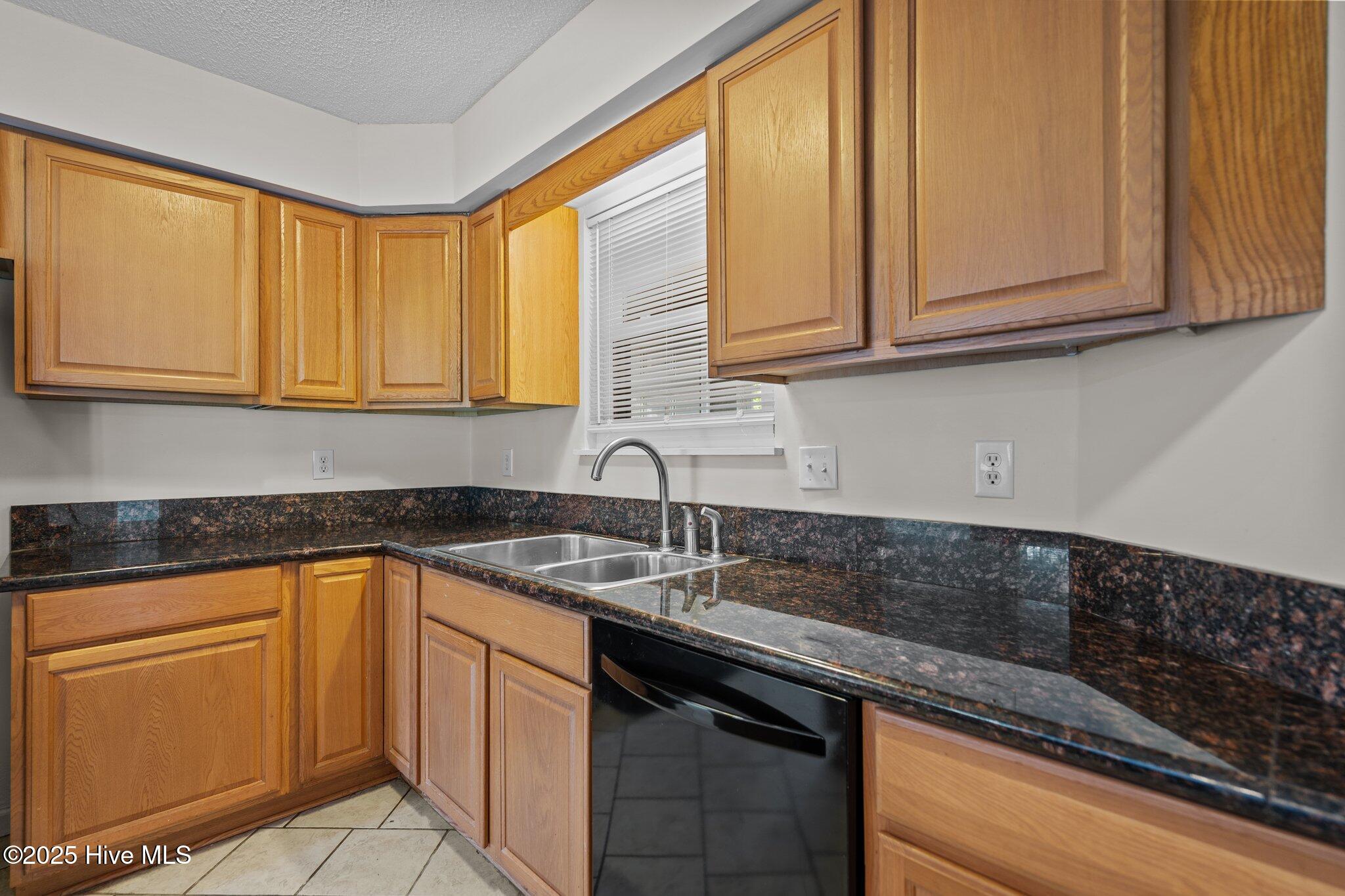 100530960 | Photo 27