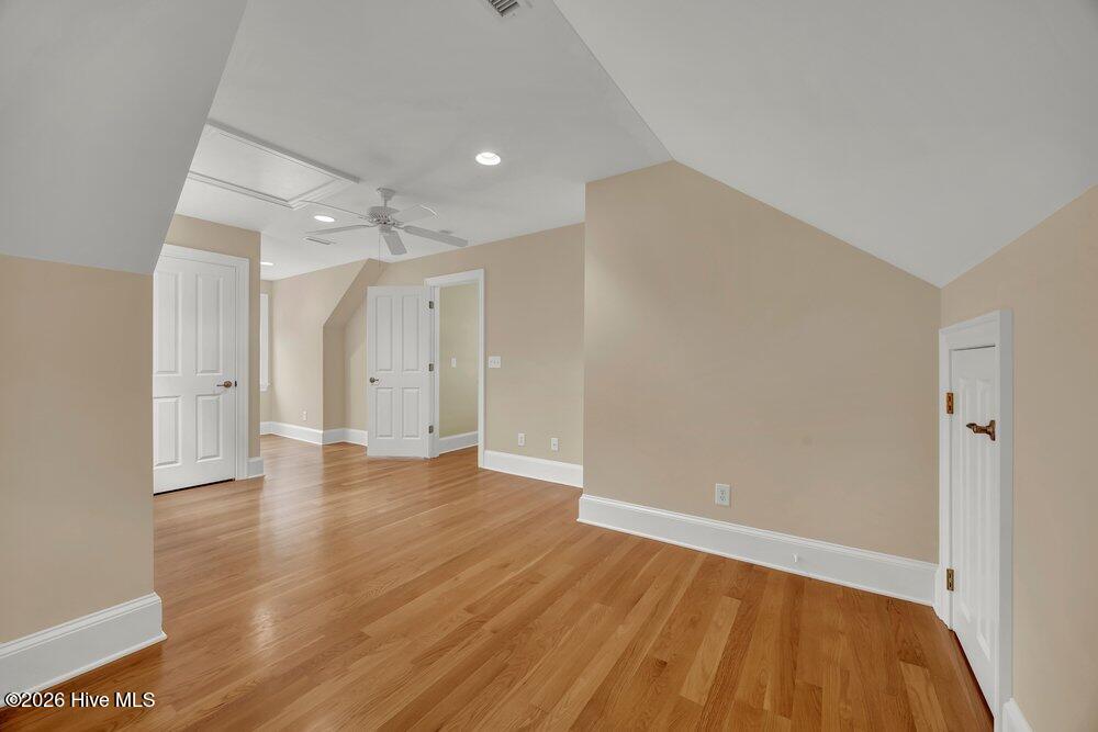 100557041 | Photo 34