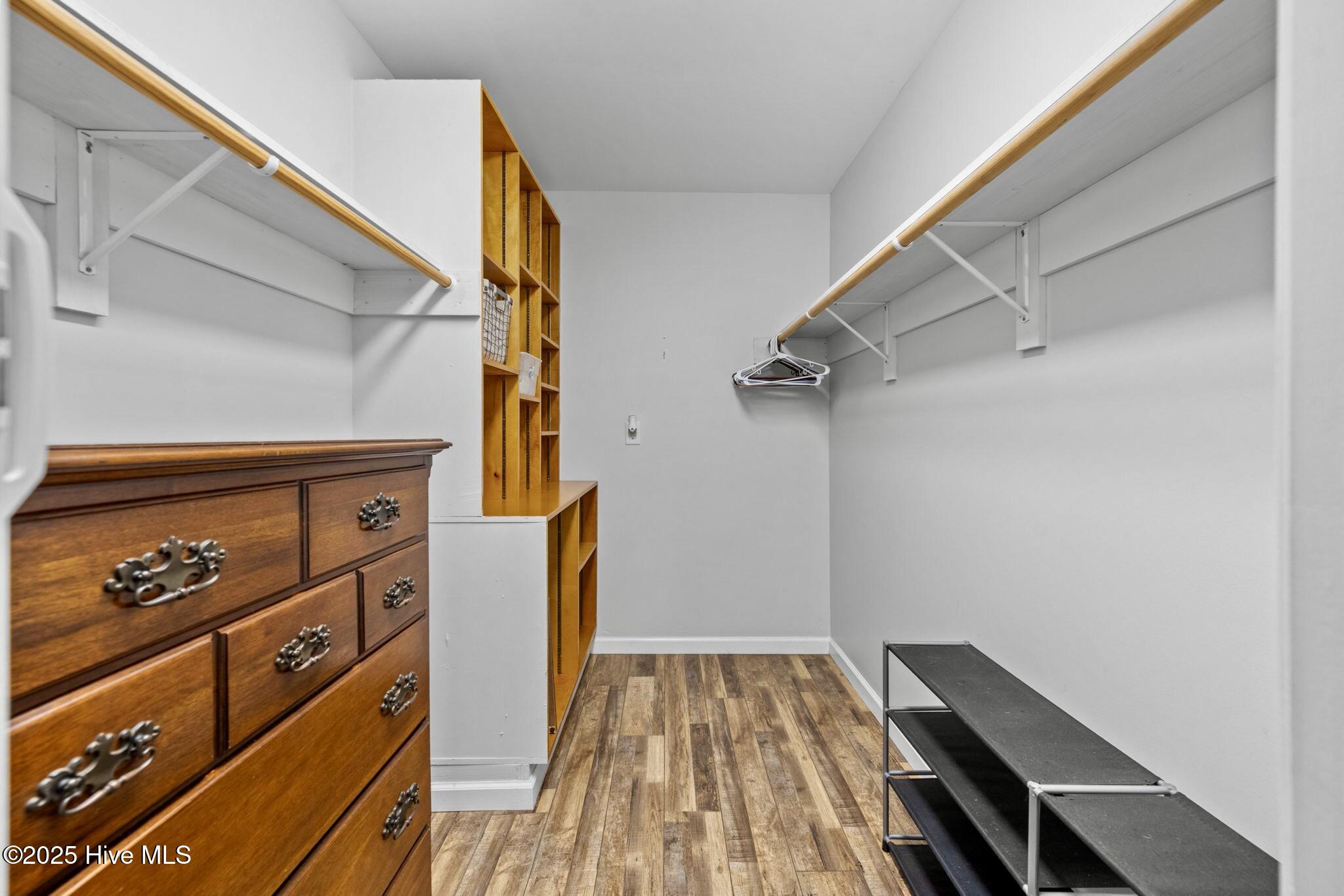 100532839 | Photo 50