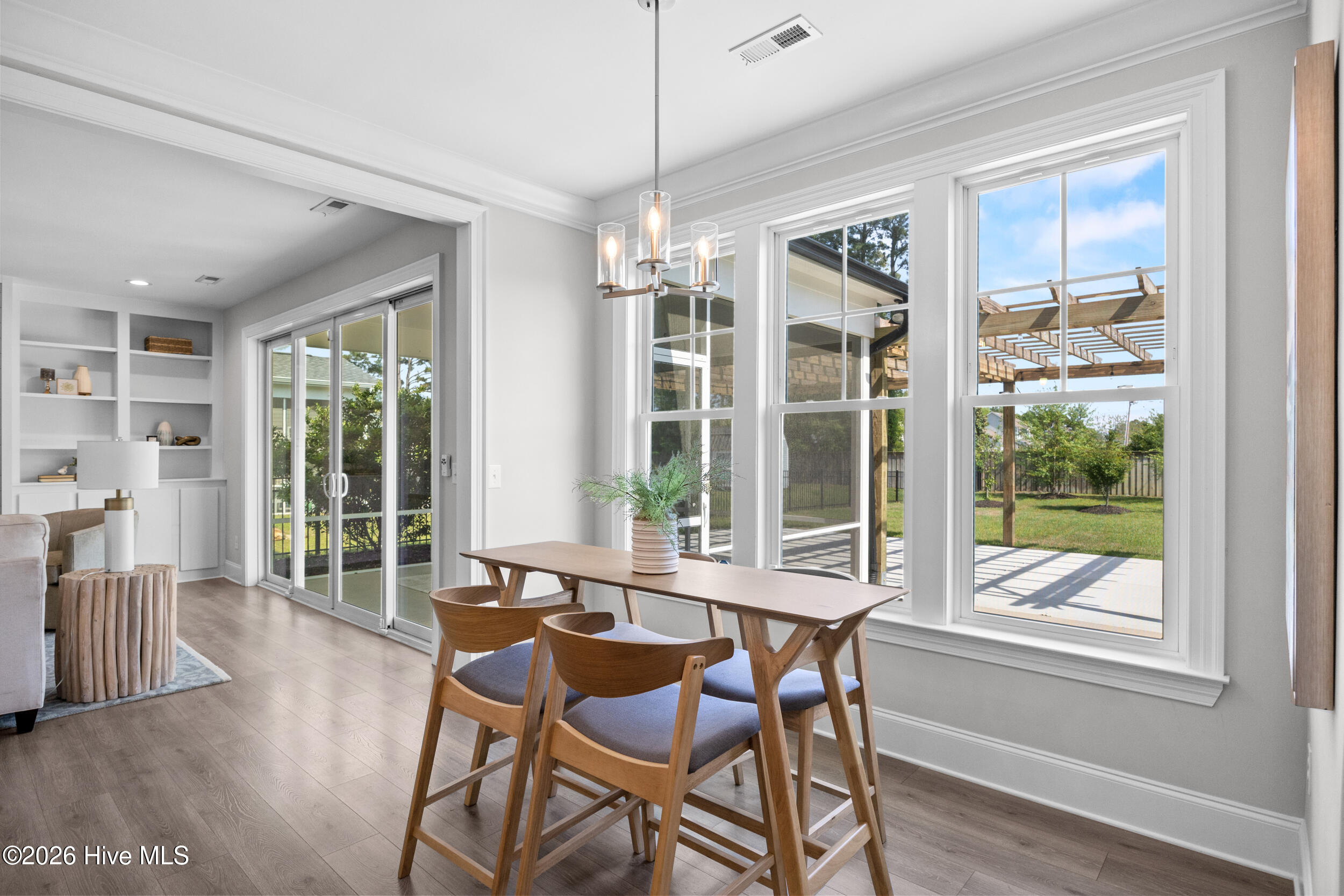 100567603 | Photo 14