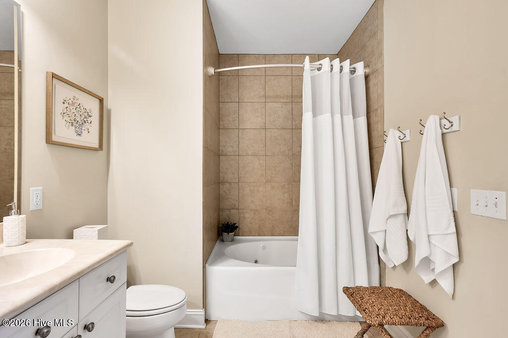 100570520 | Photo 21