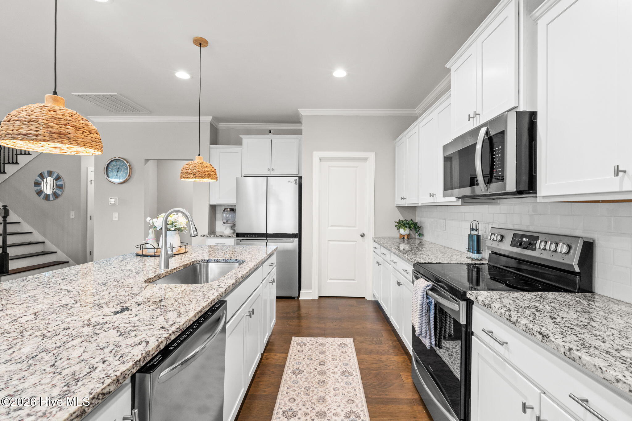 100561816 | Photo 16