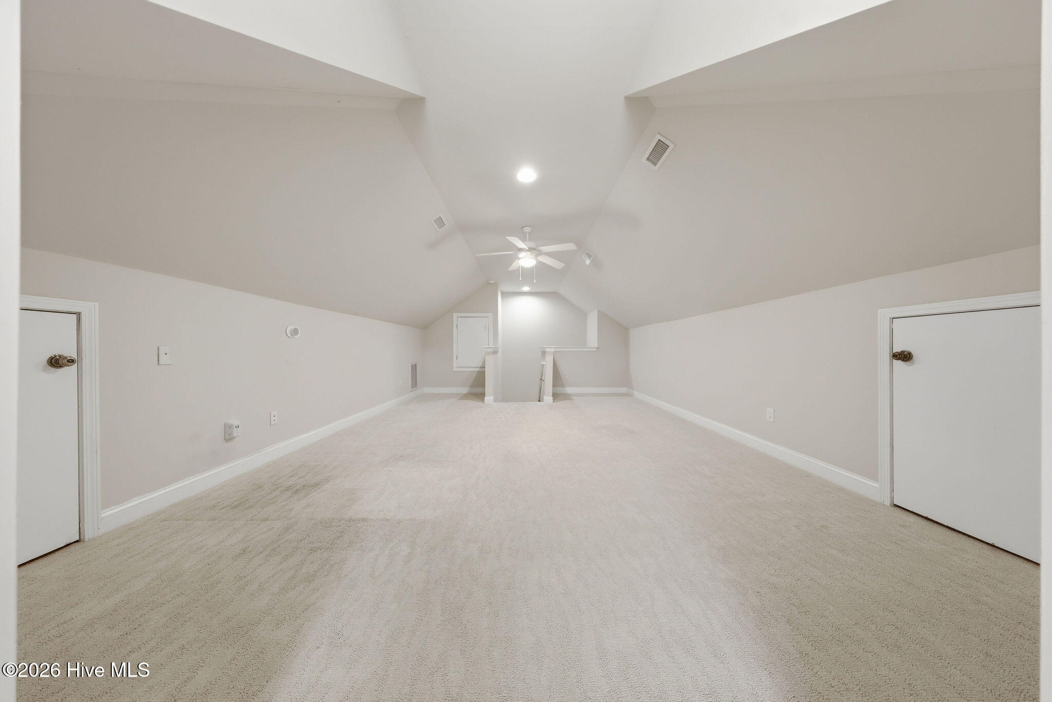 100560858 | Photo 52