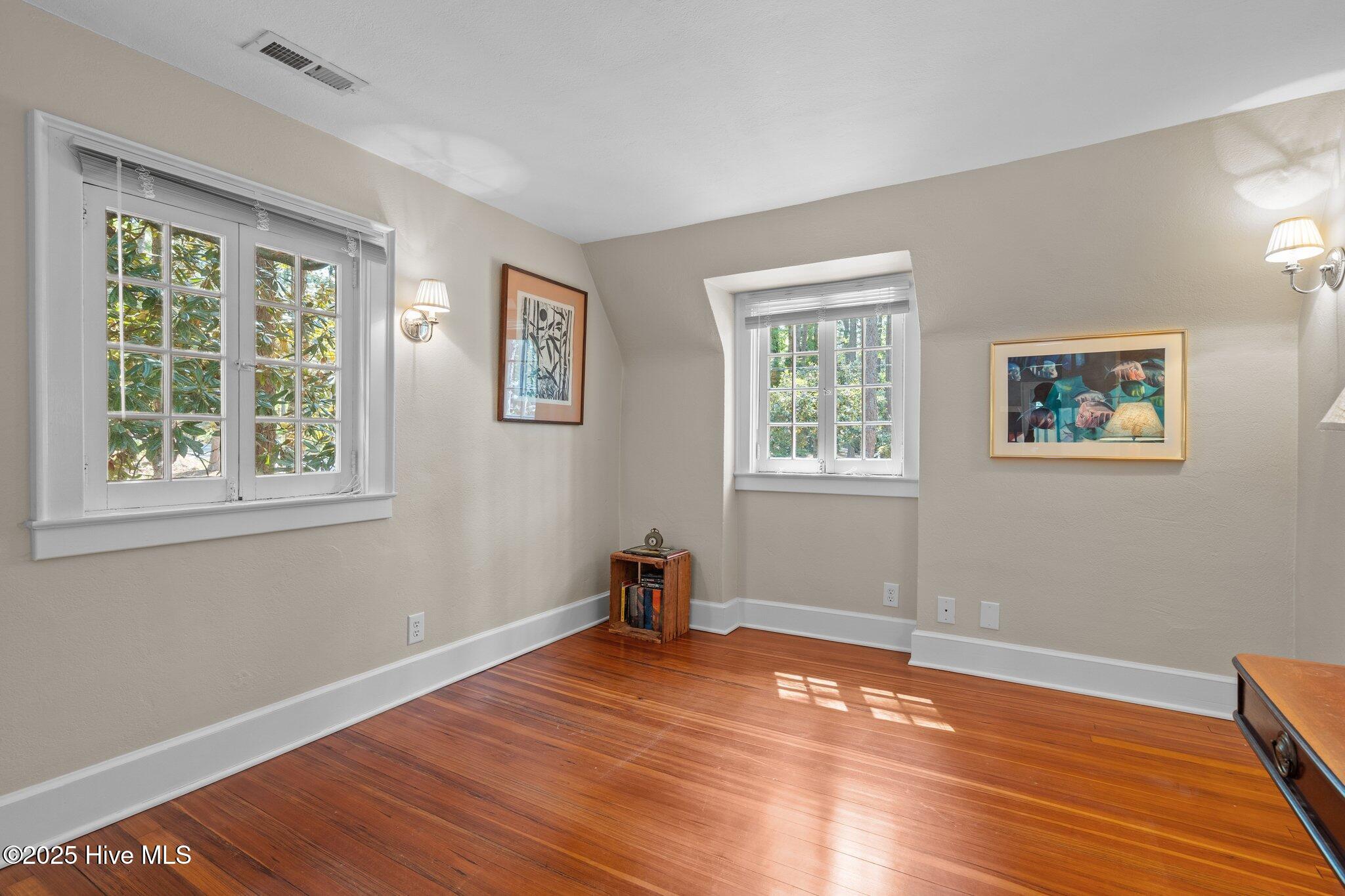 Upstairs Bedroom 2