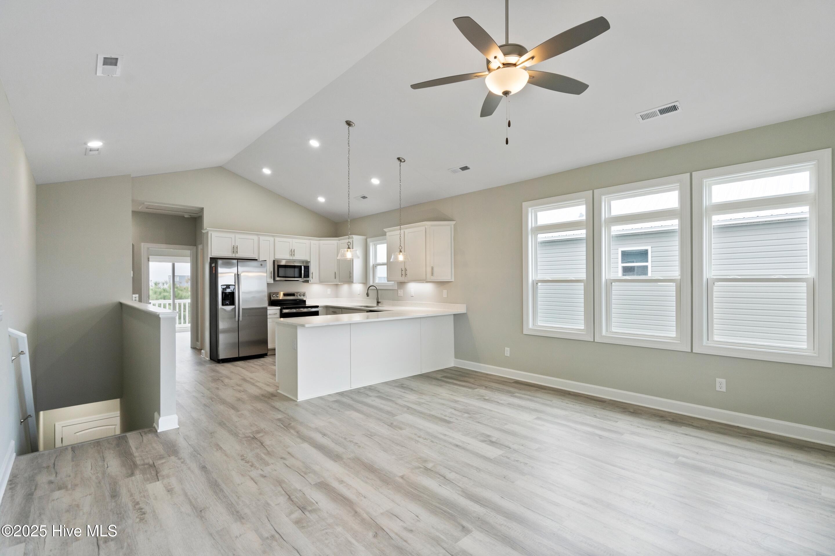 100525905 | Photo 42