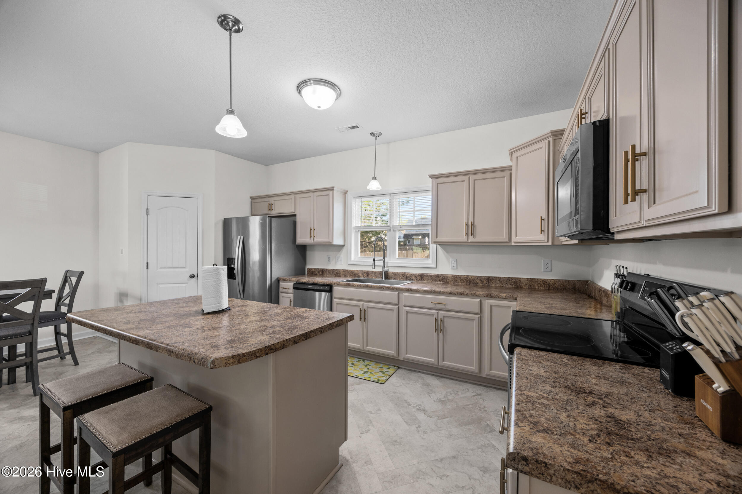 100566165 | Photo 15