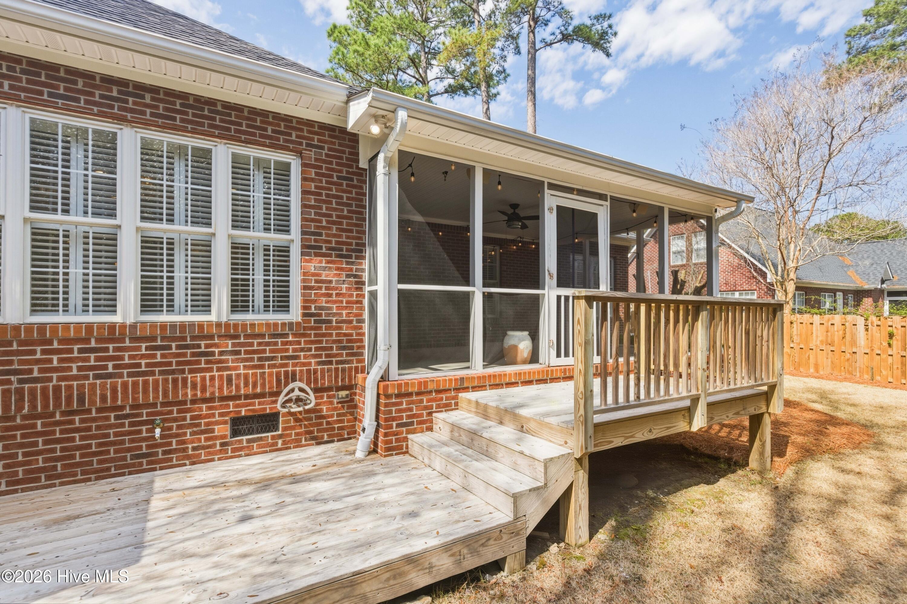 100560916 | Photo 73