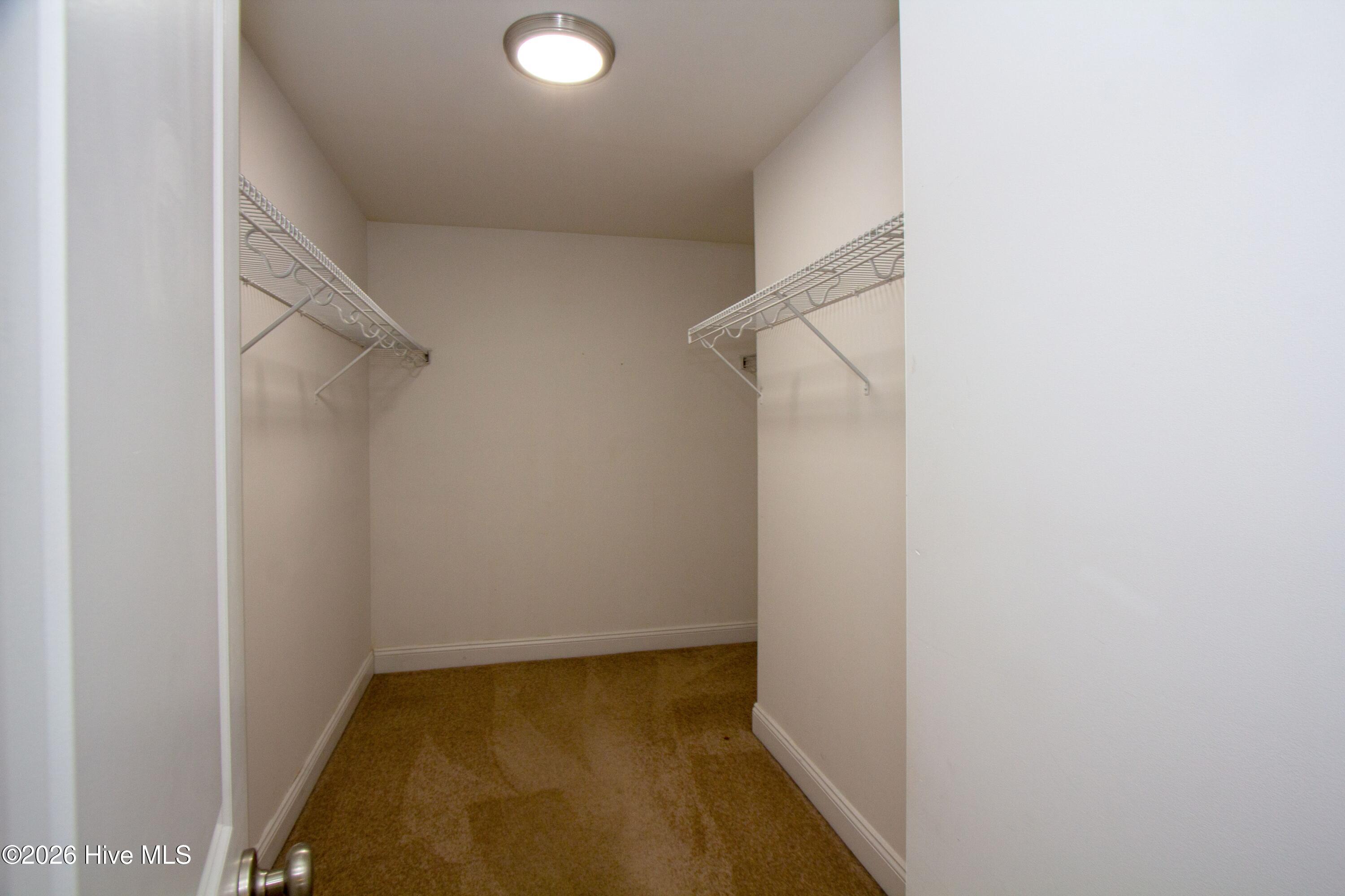 100555872 | Photo 36