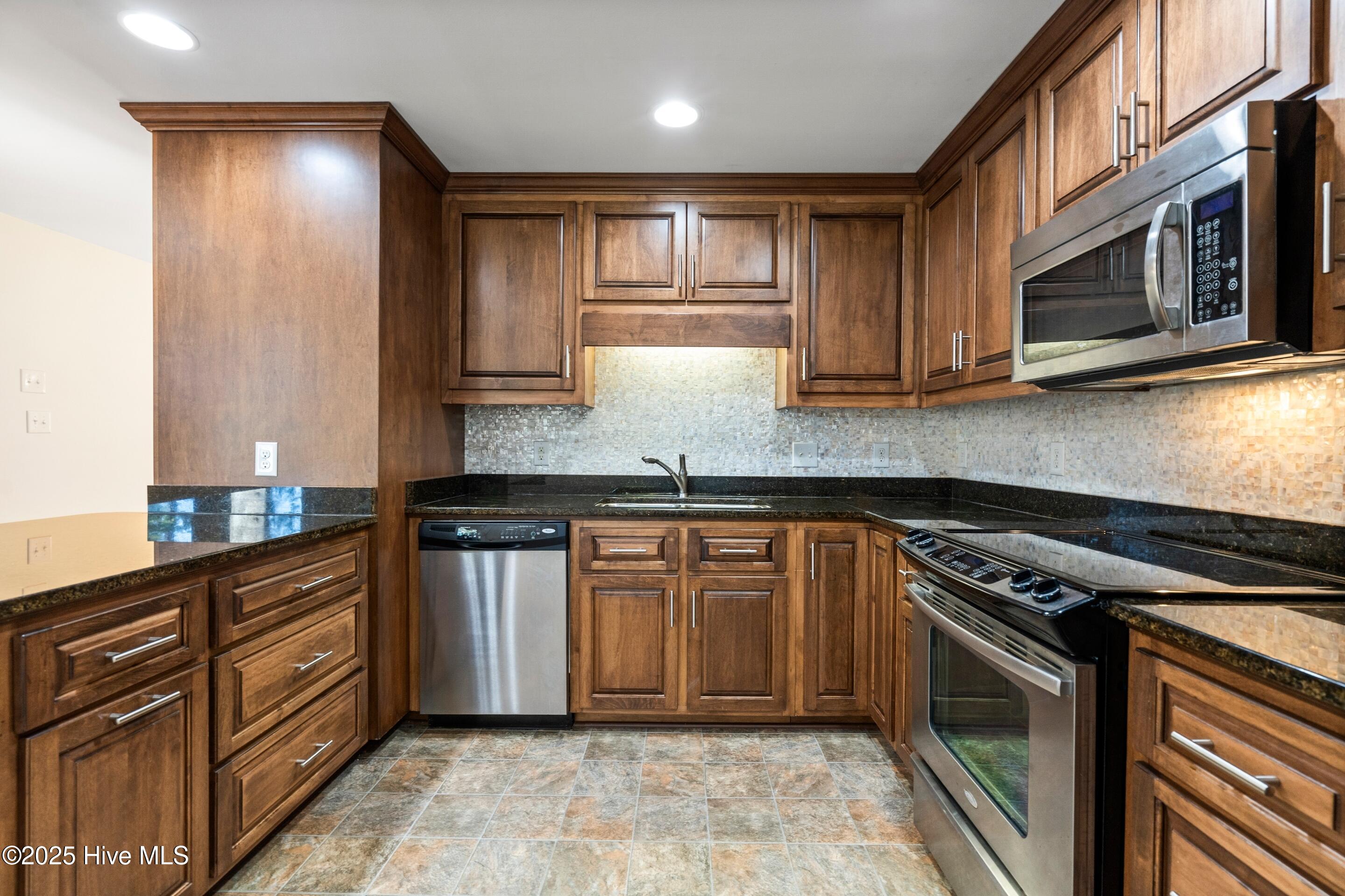 100537321 | Photo 11