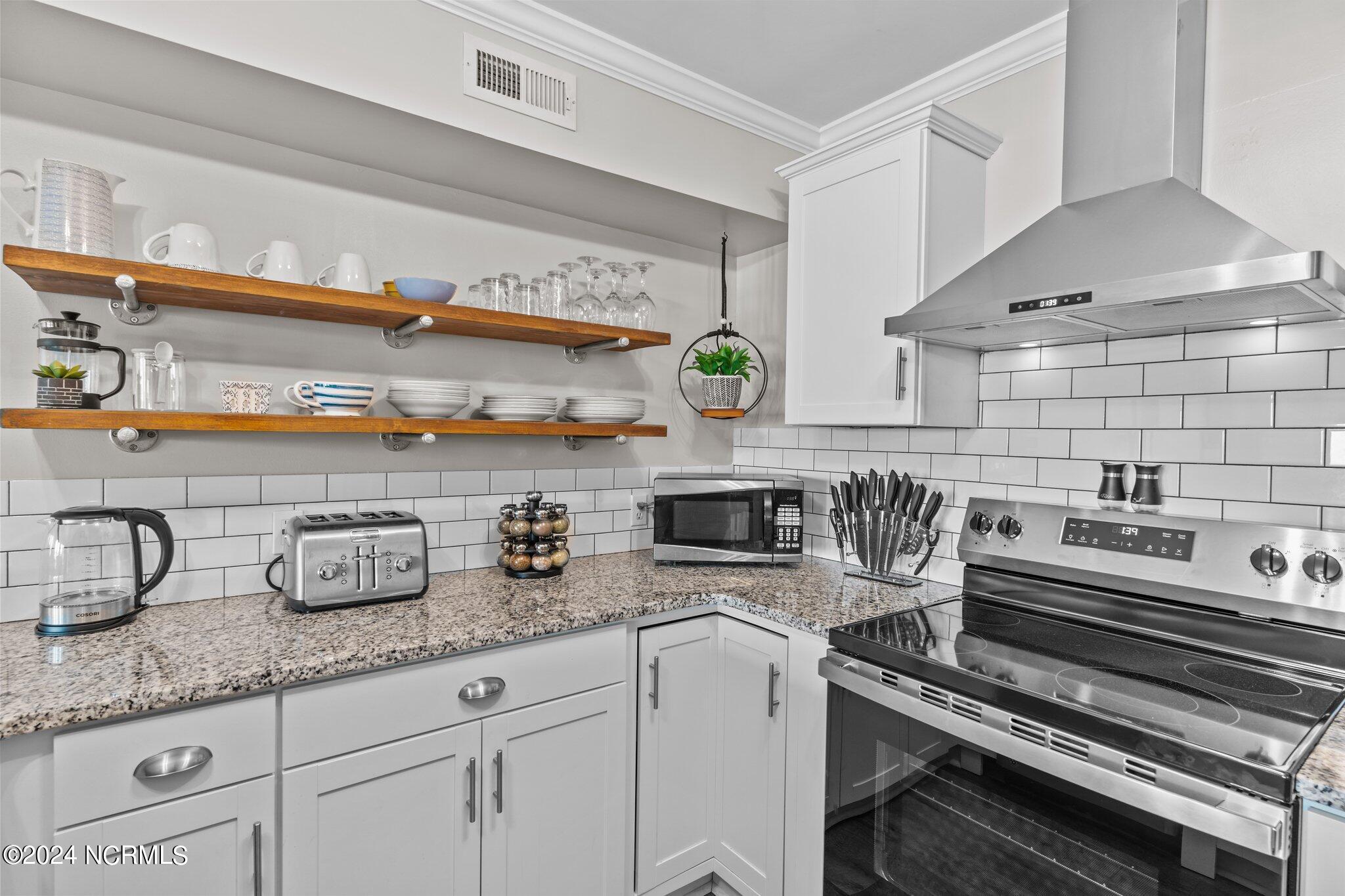 111 Florida Avenue UNIT Apt 10, Carolina Beach, NC, 28428