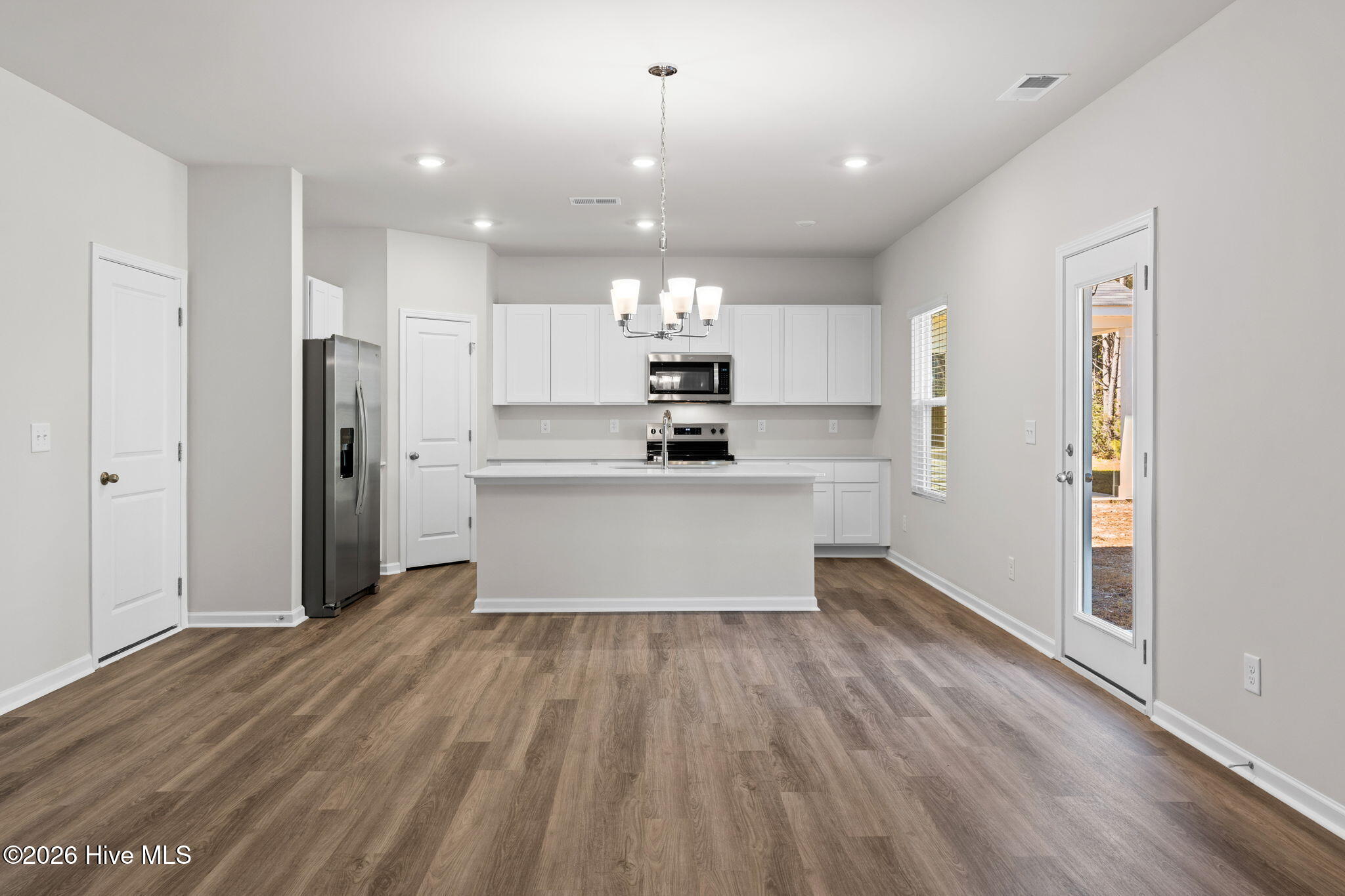 100519068 | Photo 13