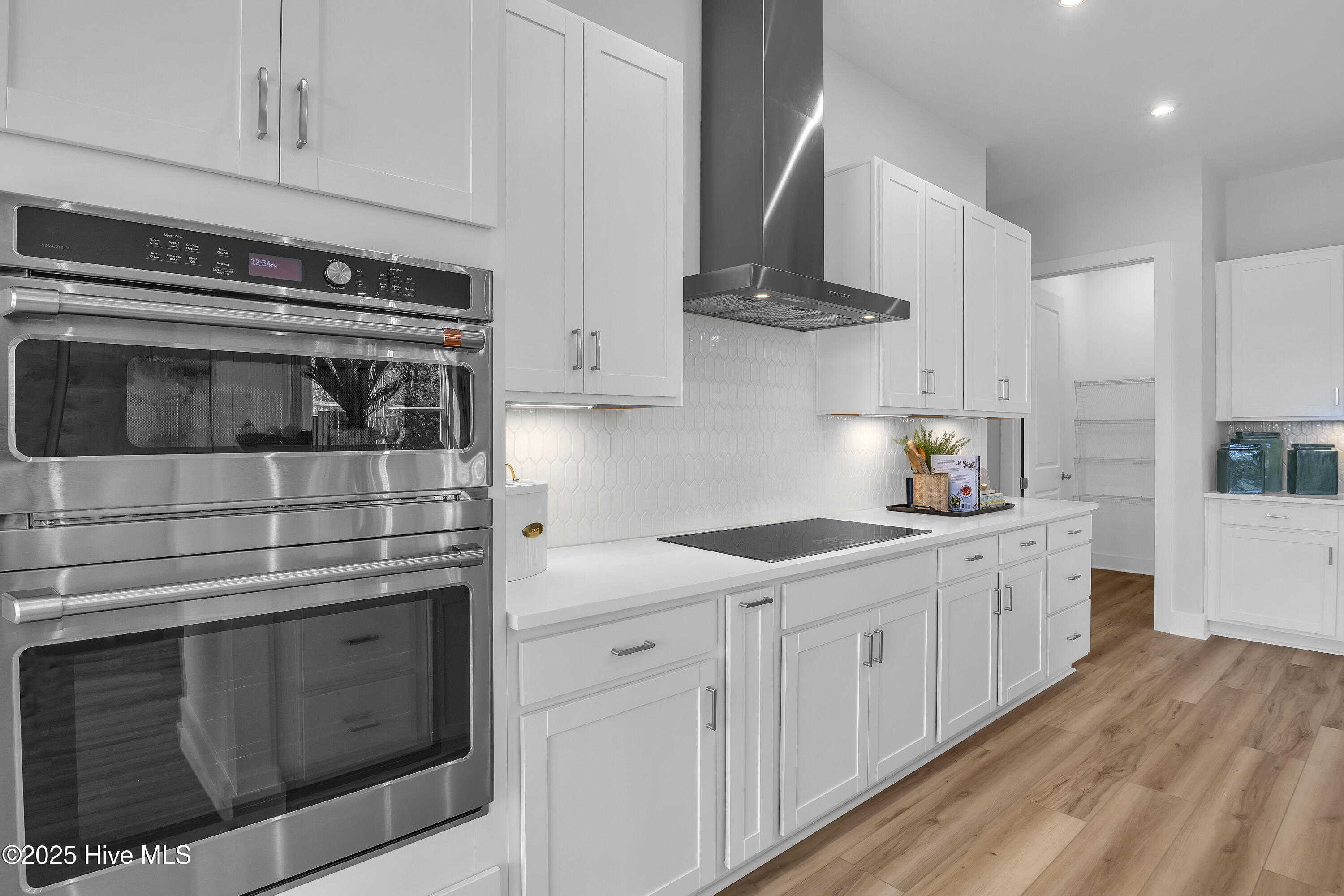 100533746 | Photo 27