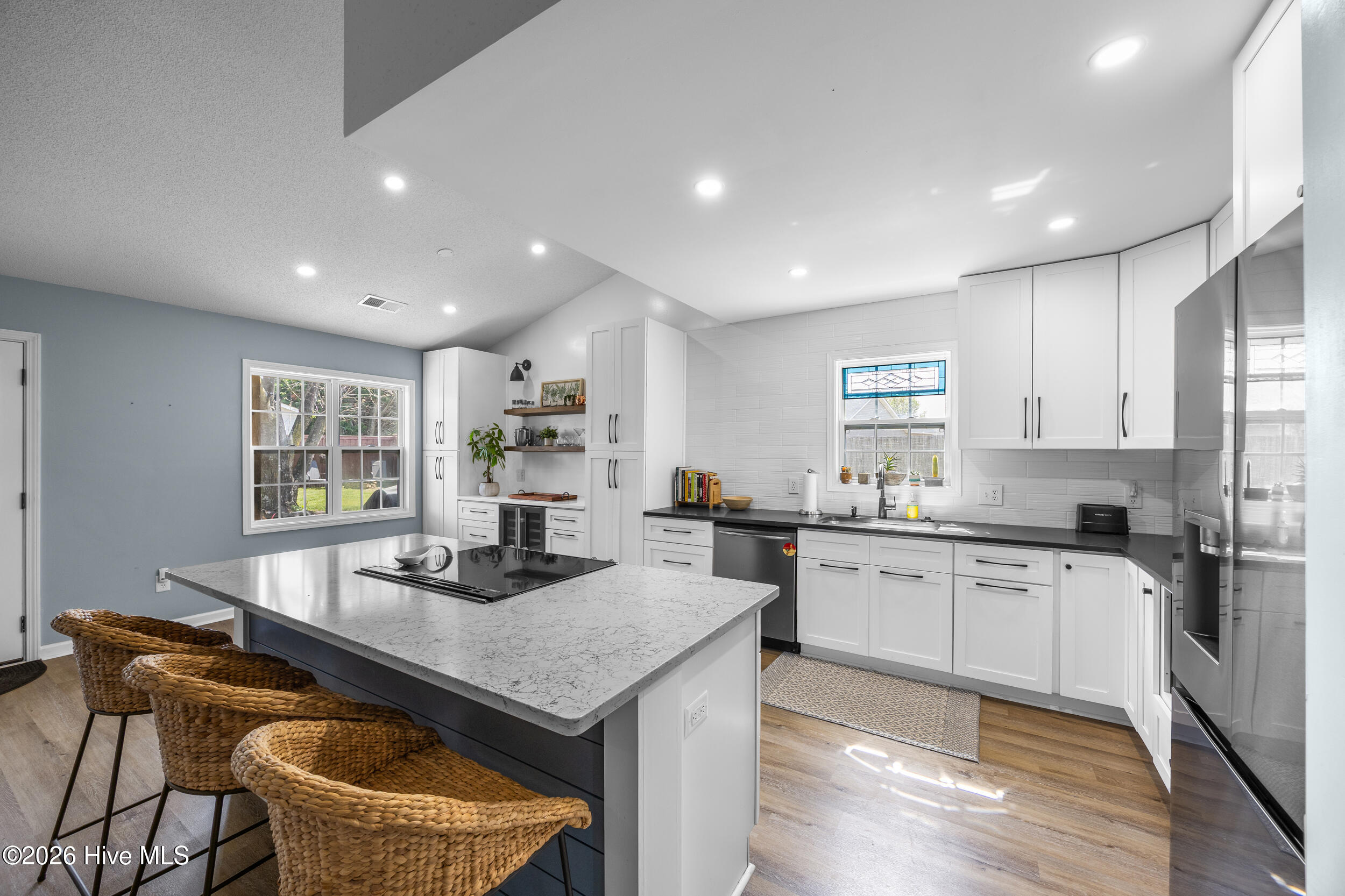 100562673 | Photo 12