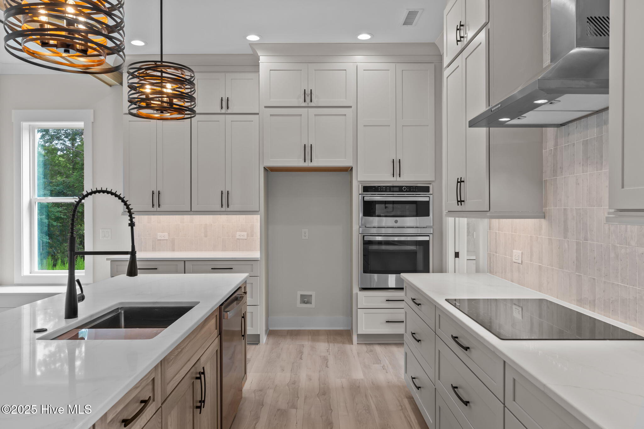 100548099 | Photo 28