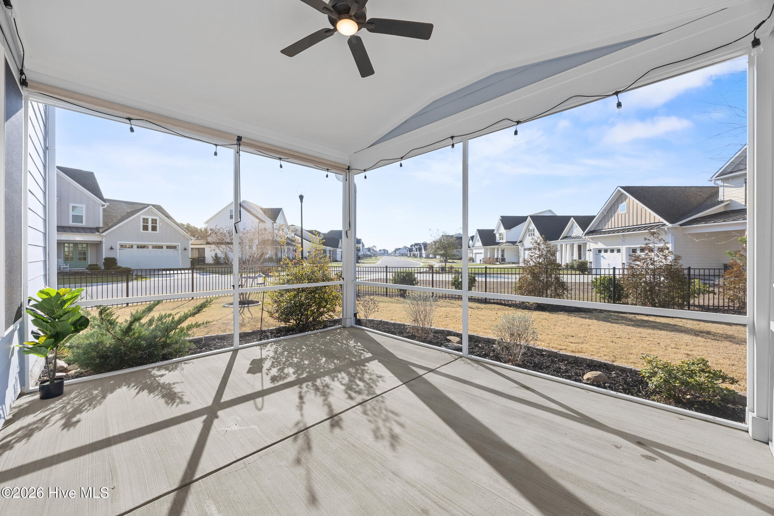 100560002 | Photo 38