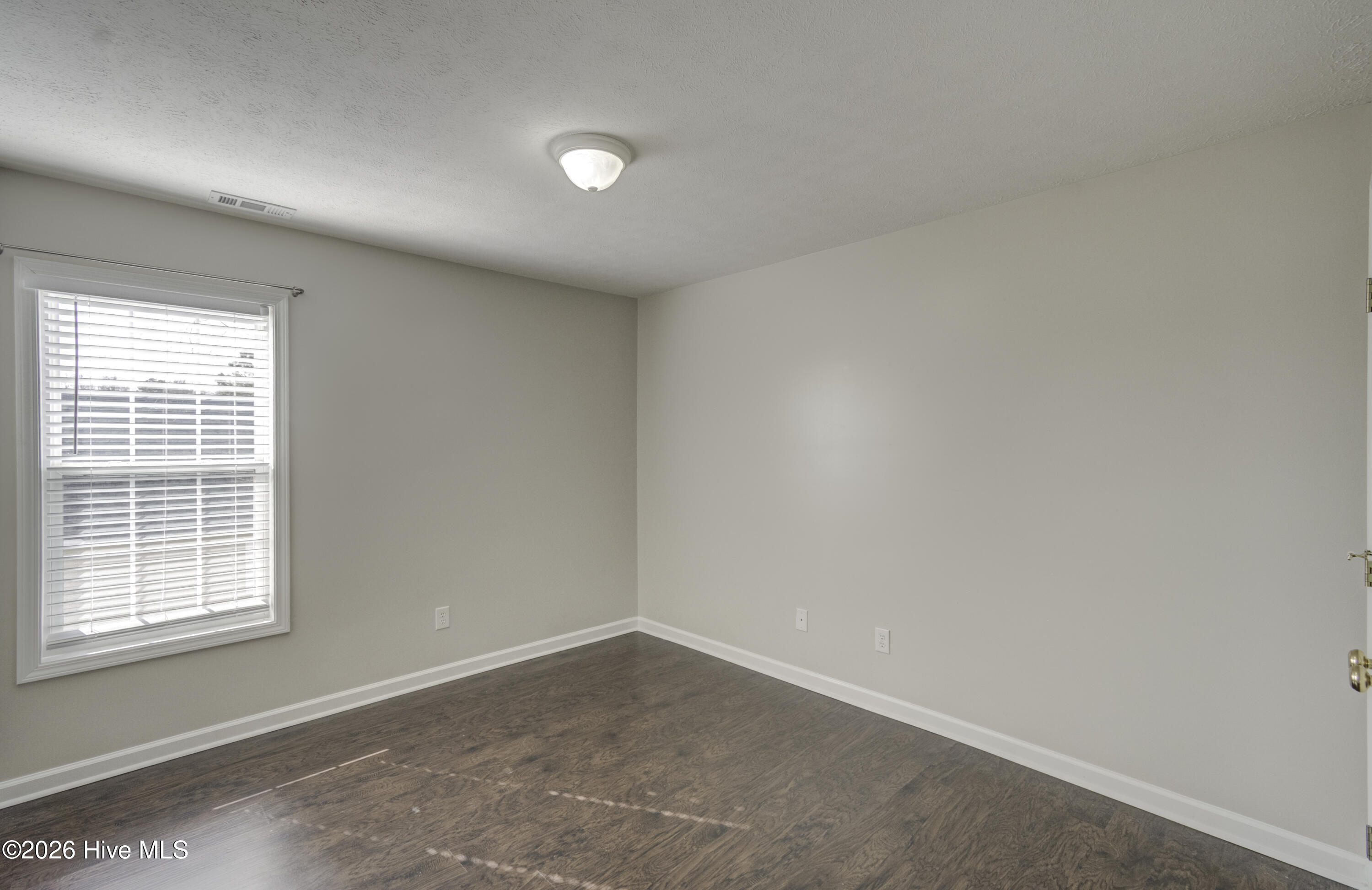 100549263 | Photo 50