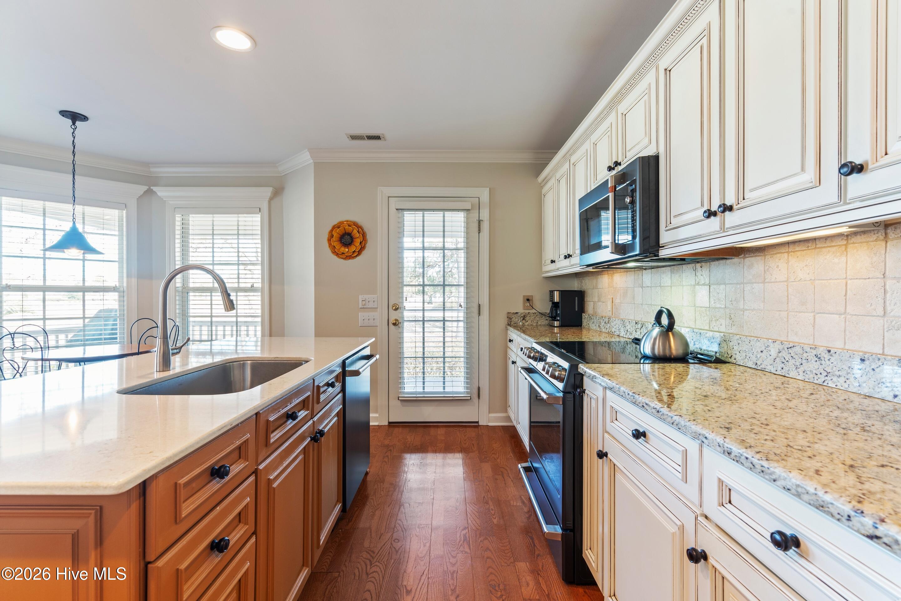 100549552 | Photo 24