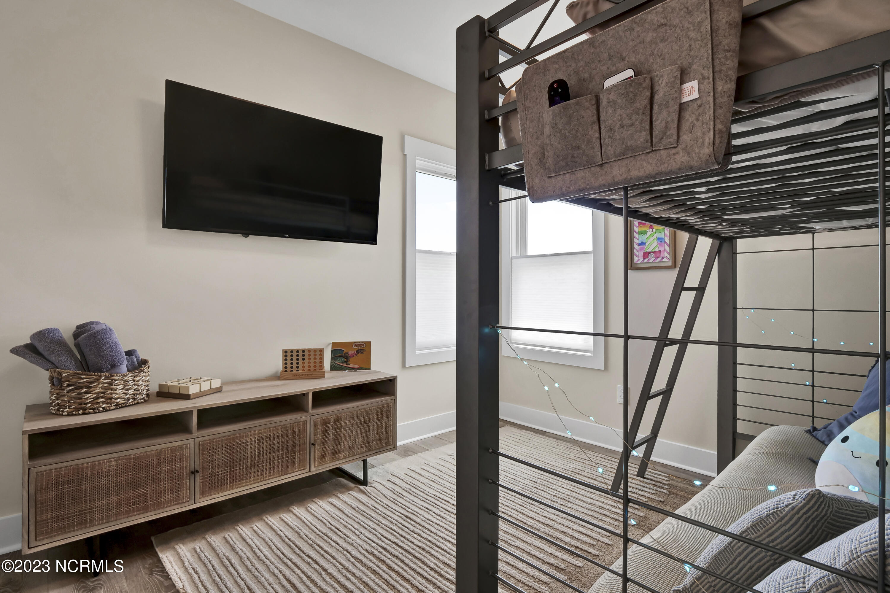 100526223 | Photo 34