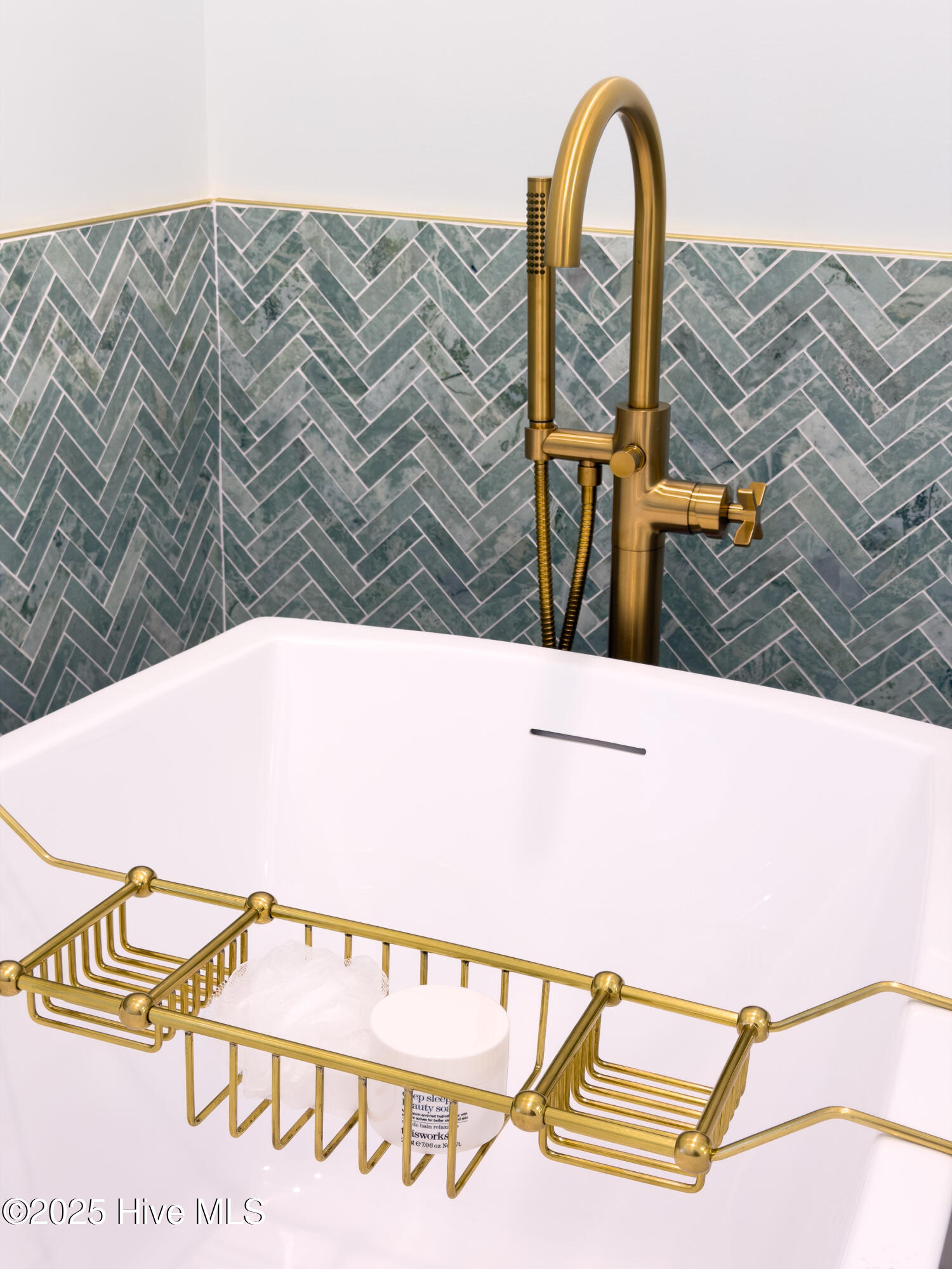 100542348 | Photo 33