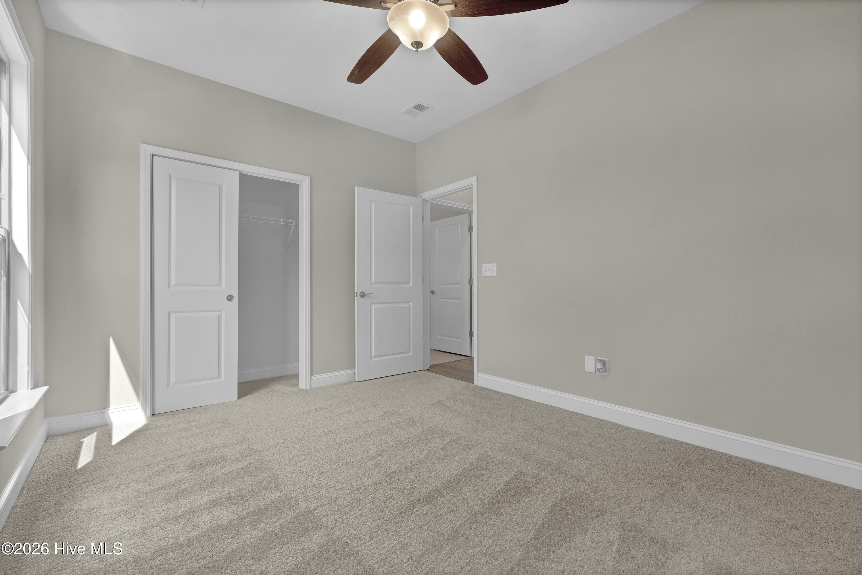 100567827 | Photo 28