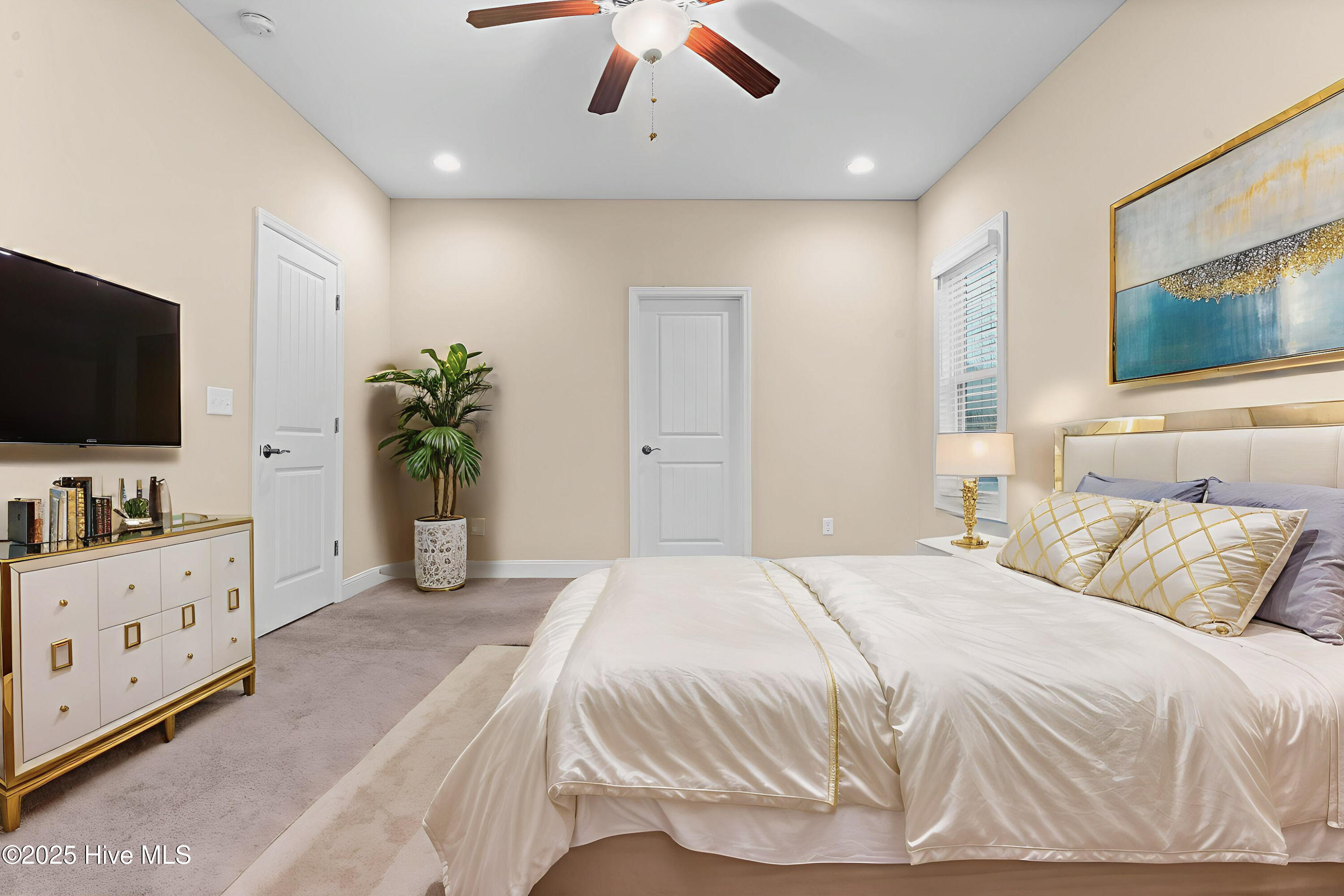 100522807 | Photo 18