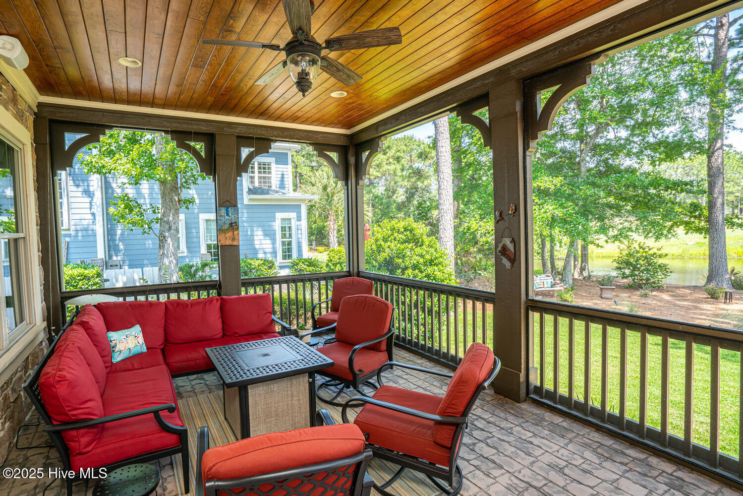 100514685 | Photo 63