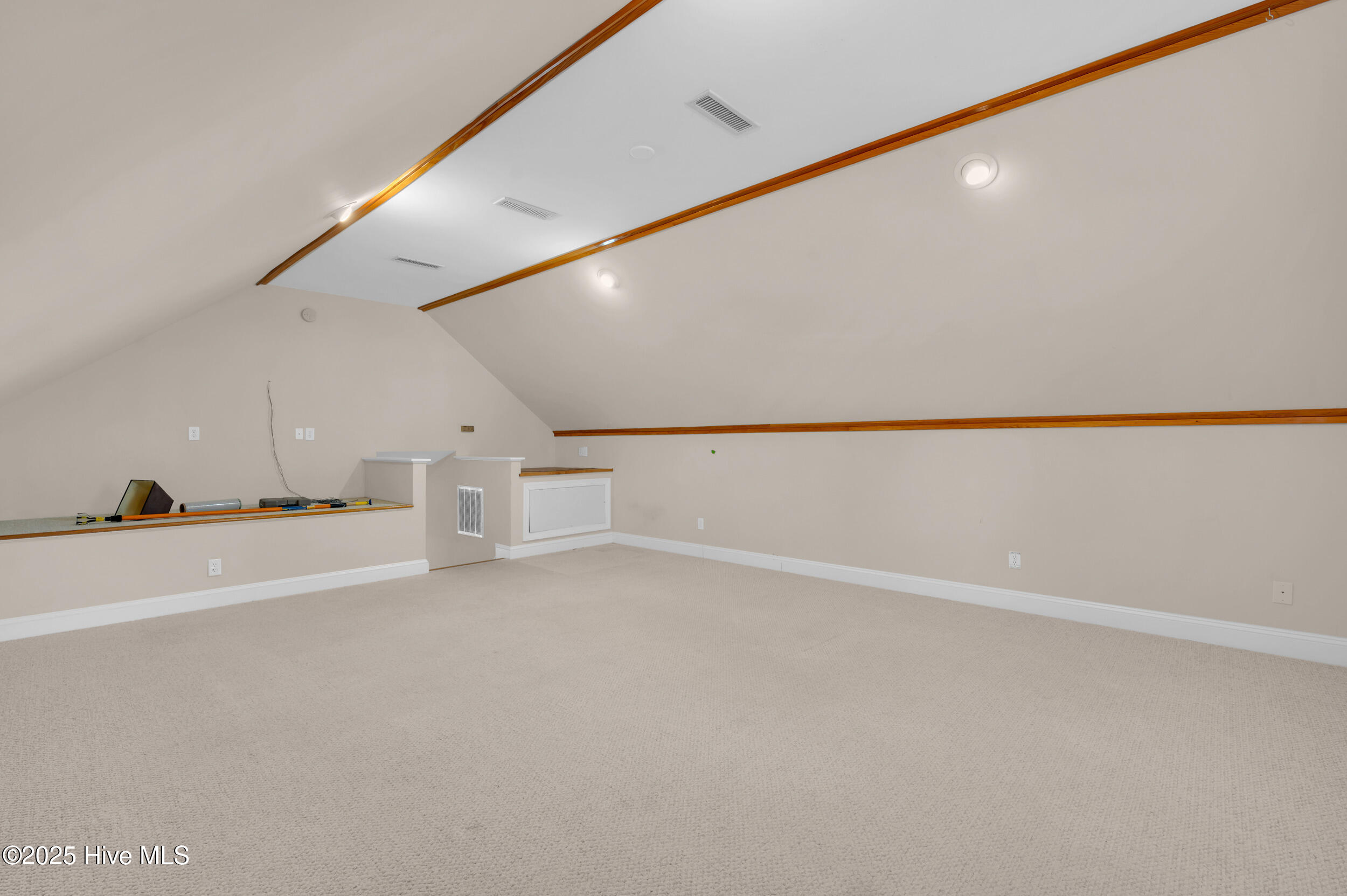 100542243 | Photo 31