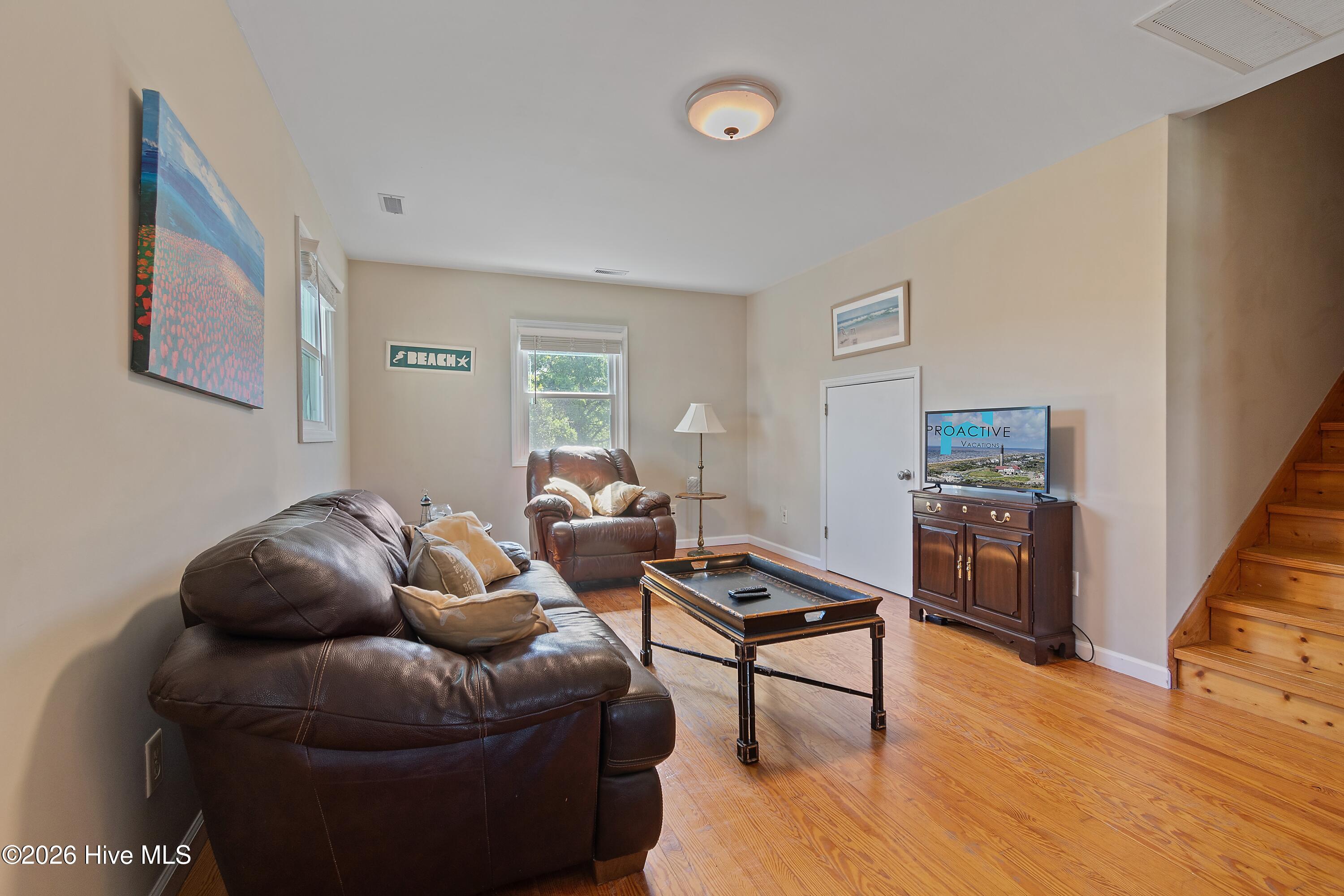 100569880 | Photo 19