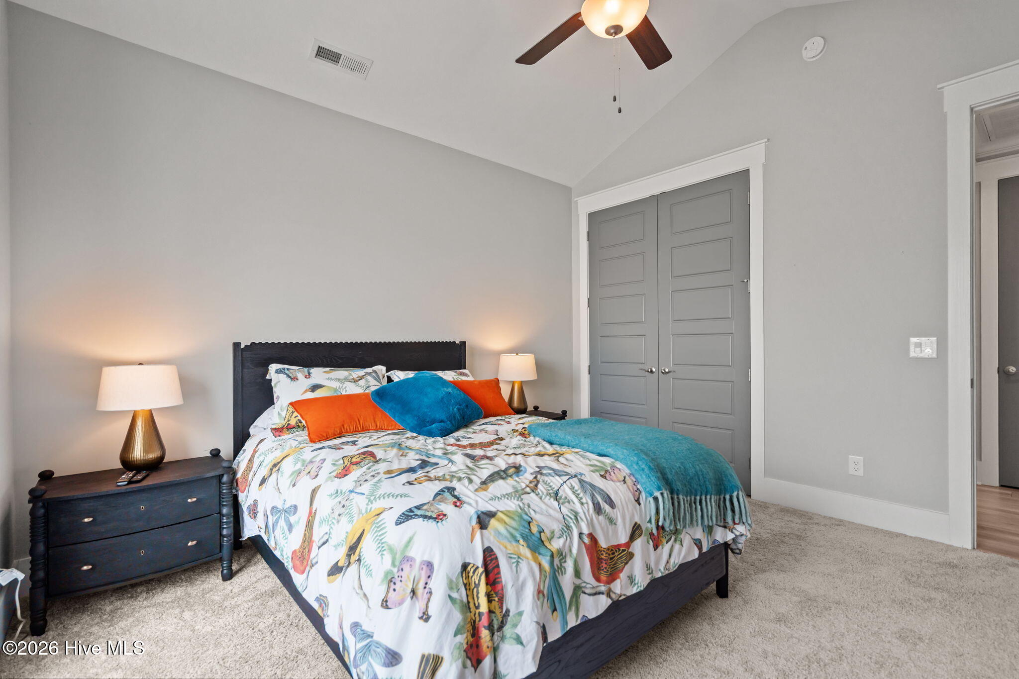 100567182 | Photo 24