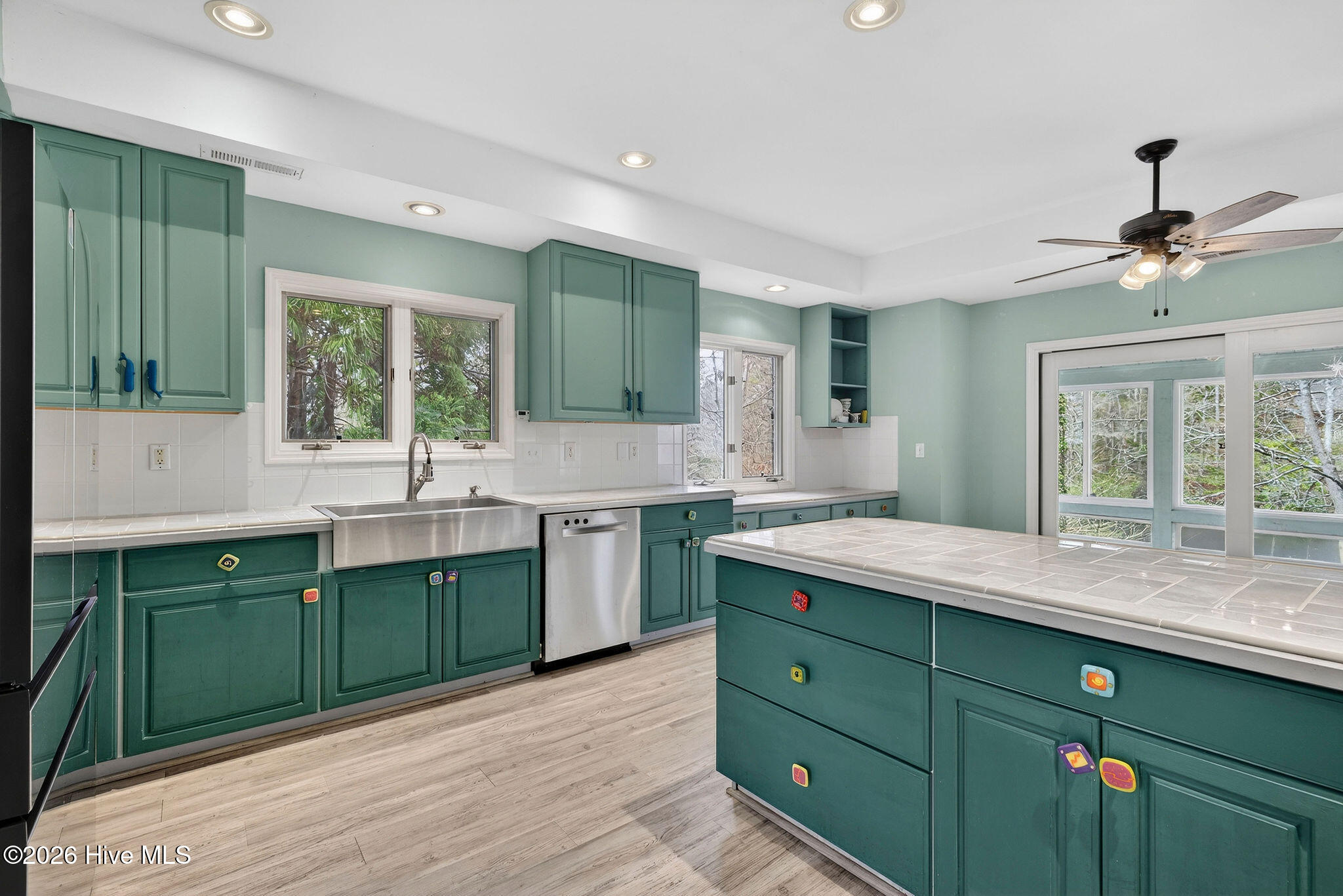 100556345 | Photo 24