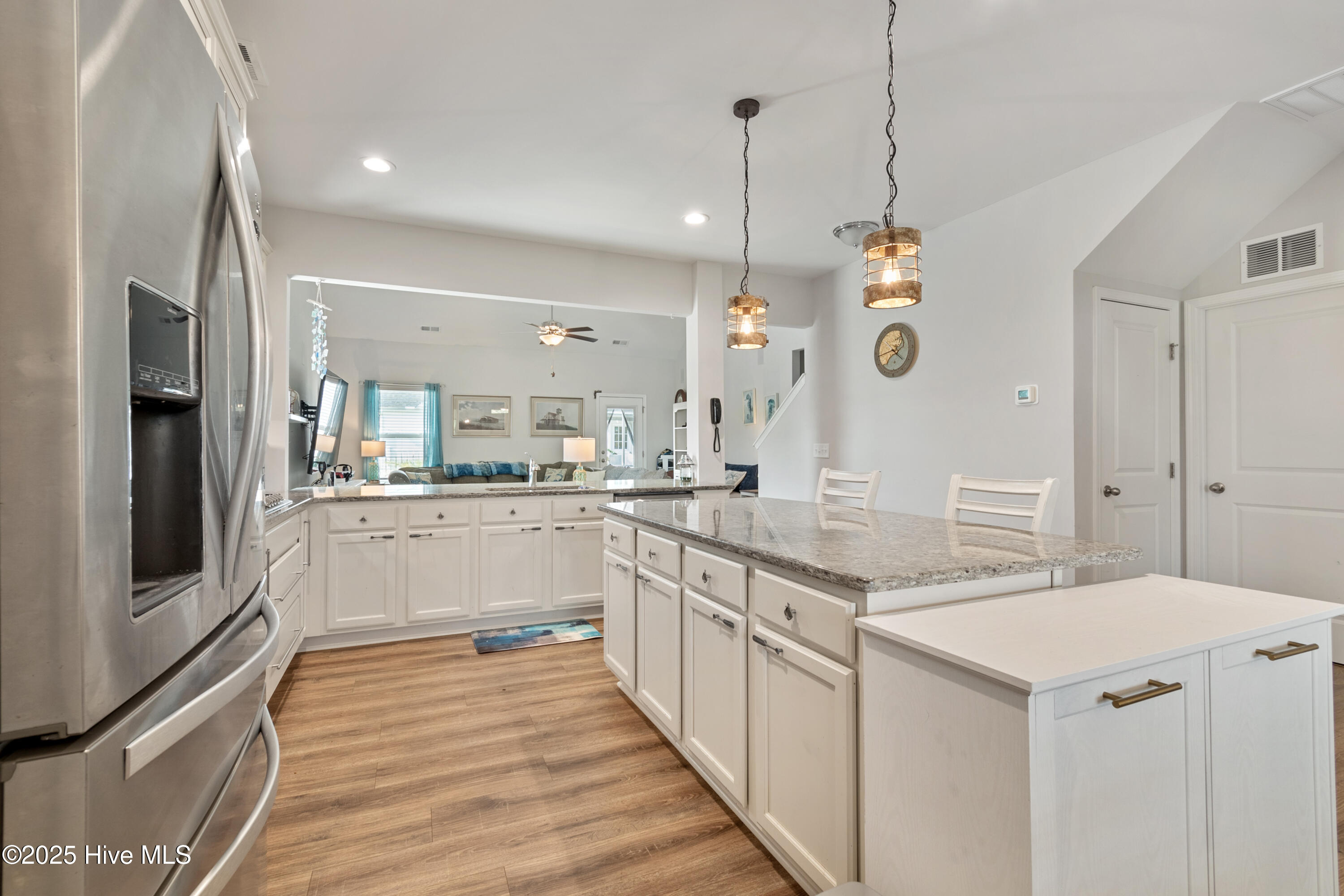 100561939 | Photo 11