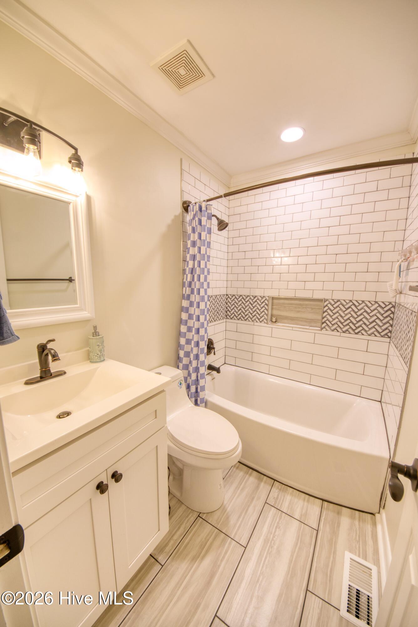 213 N Mcrae Street, Burgaw, NC 28425 – photo 17: Master Bath