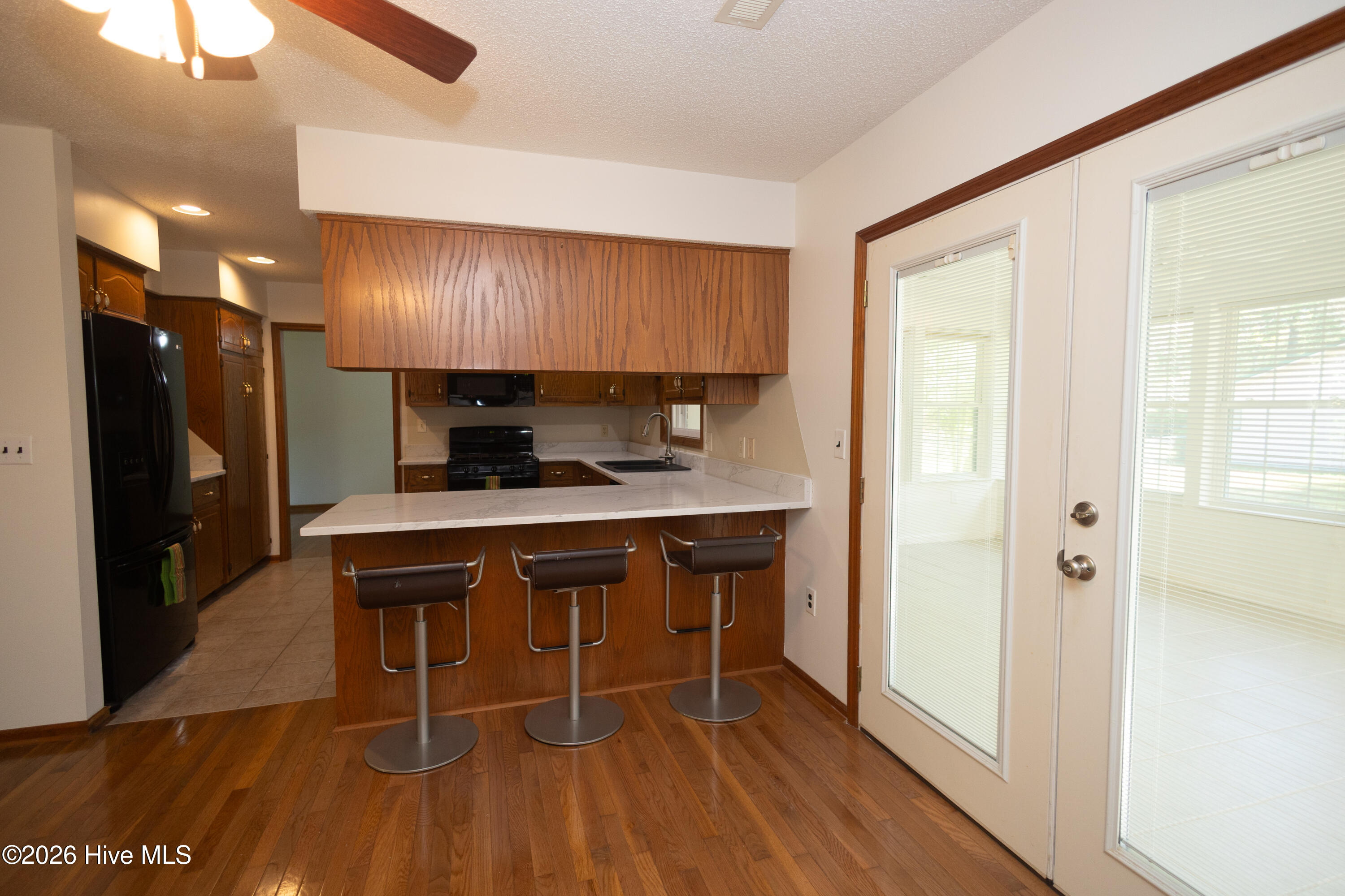 100569275 | Photo 29