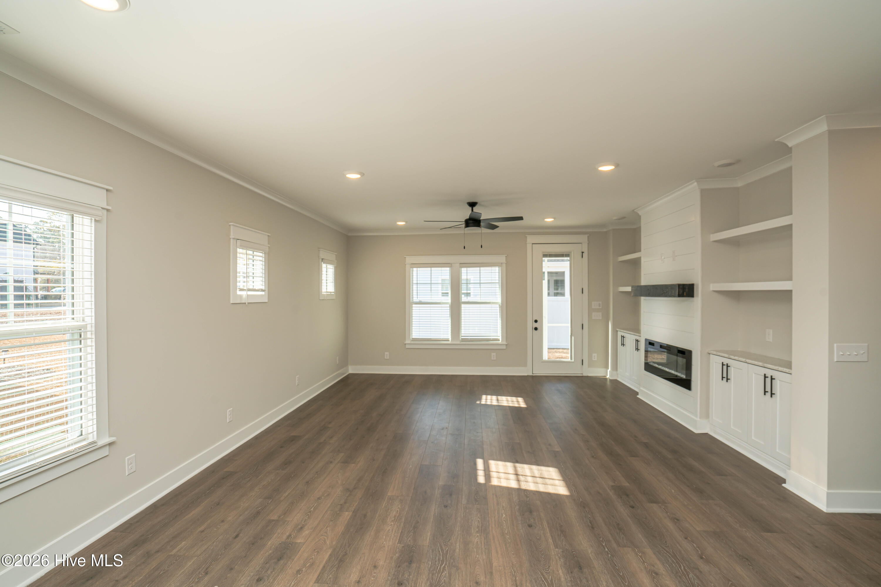 100548241 | Photo 30