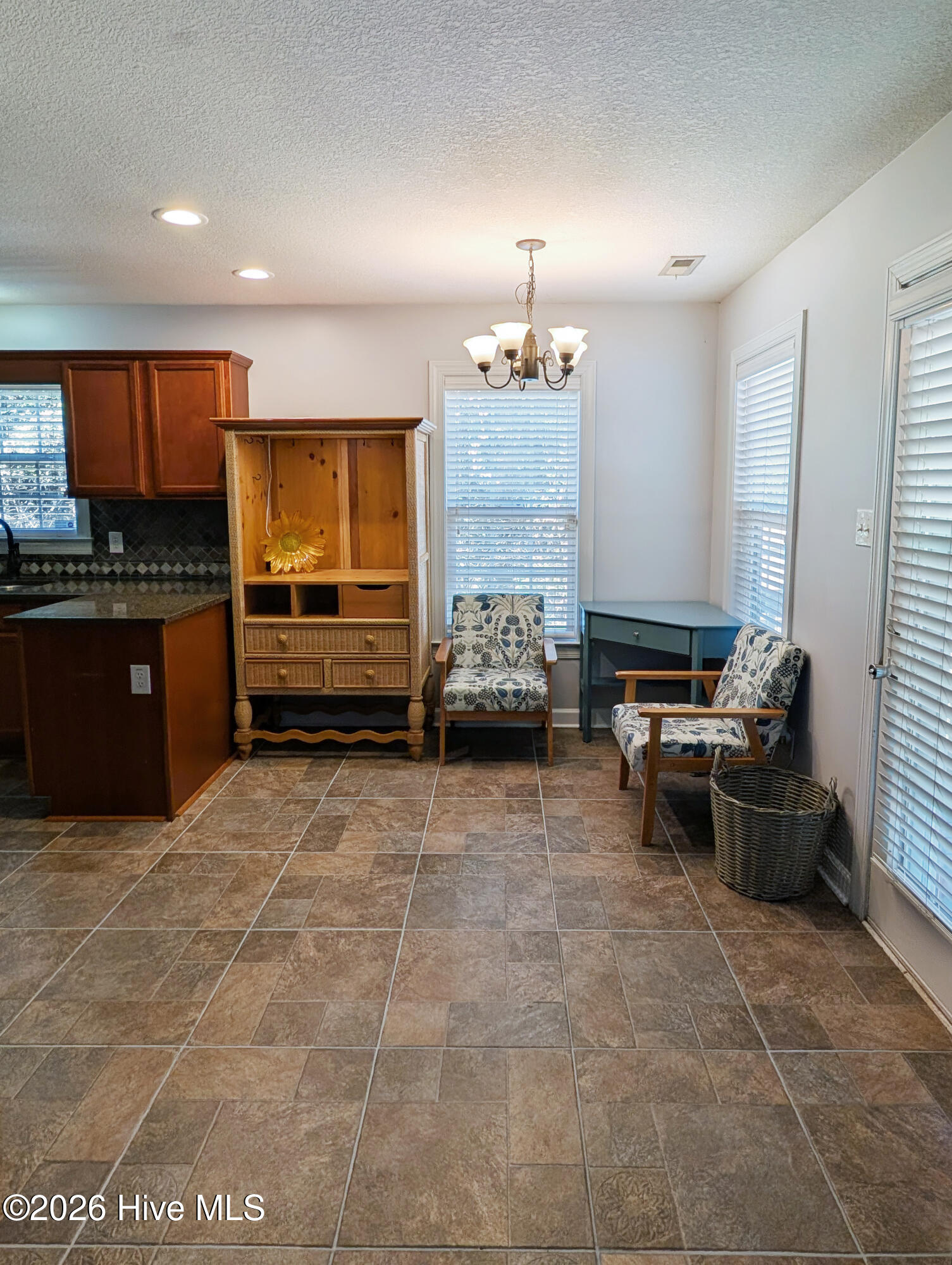 100564734 | Photo 59