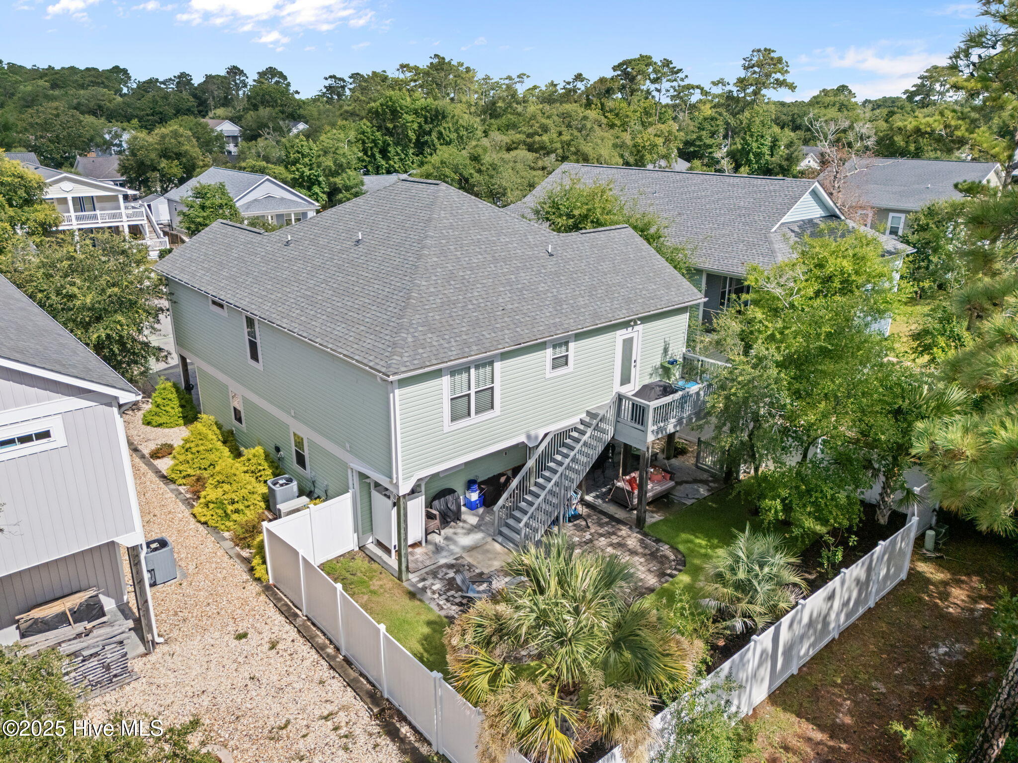 100521315 | Photo 38