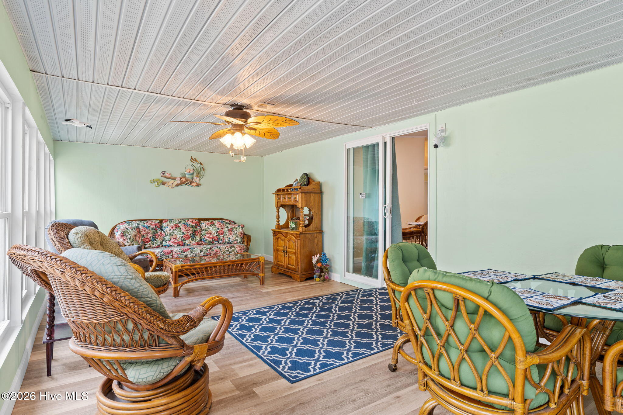 100550811 | Photo 28