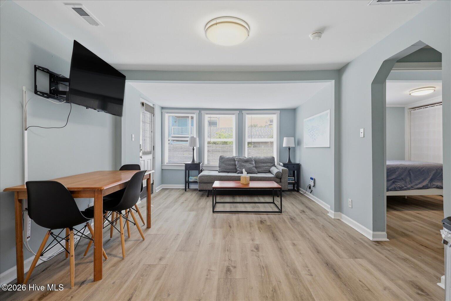 100570528 | Photo 45