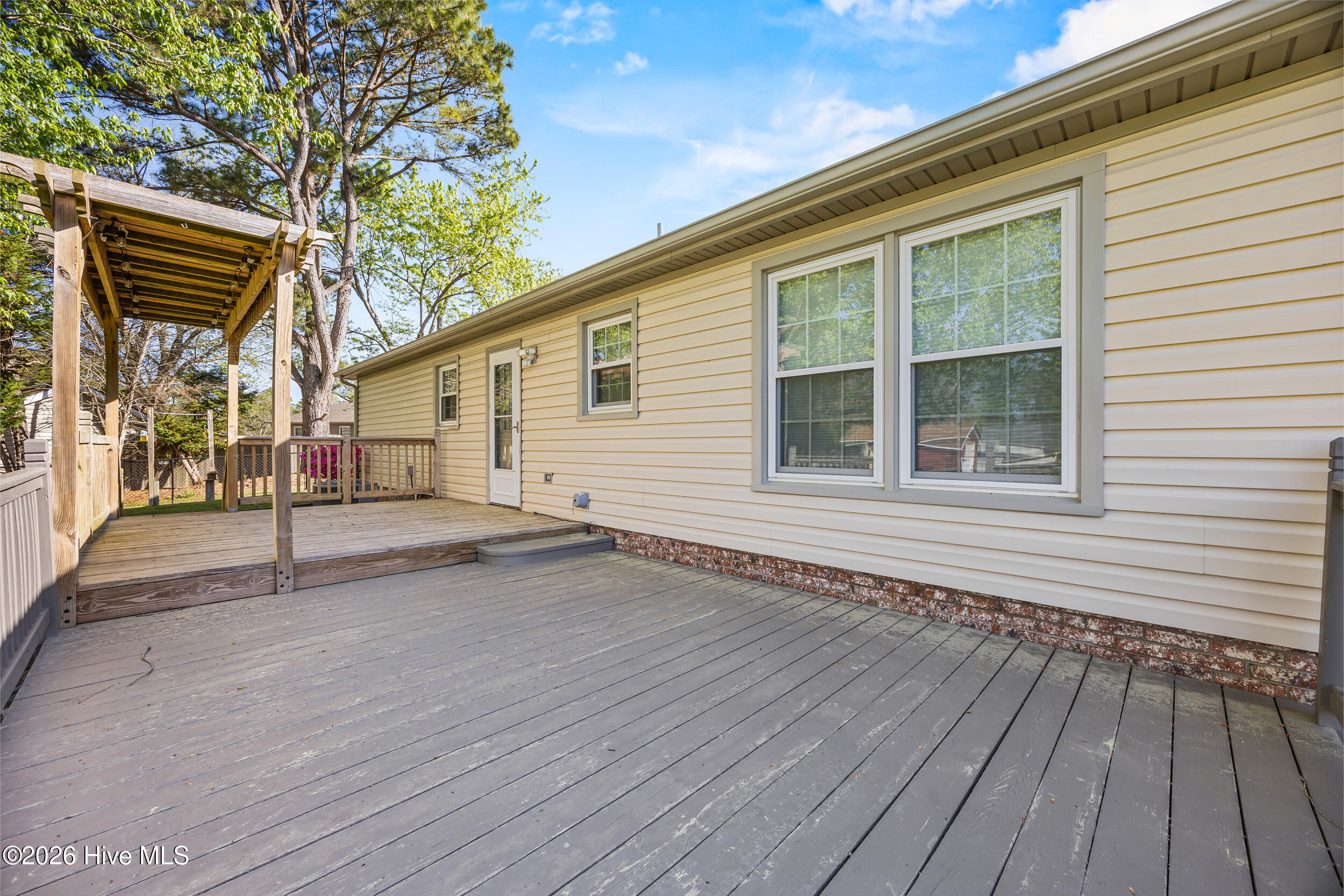 100565895 | Photo 43