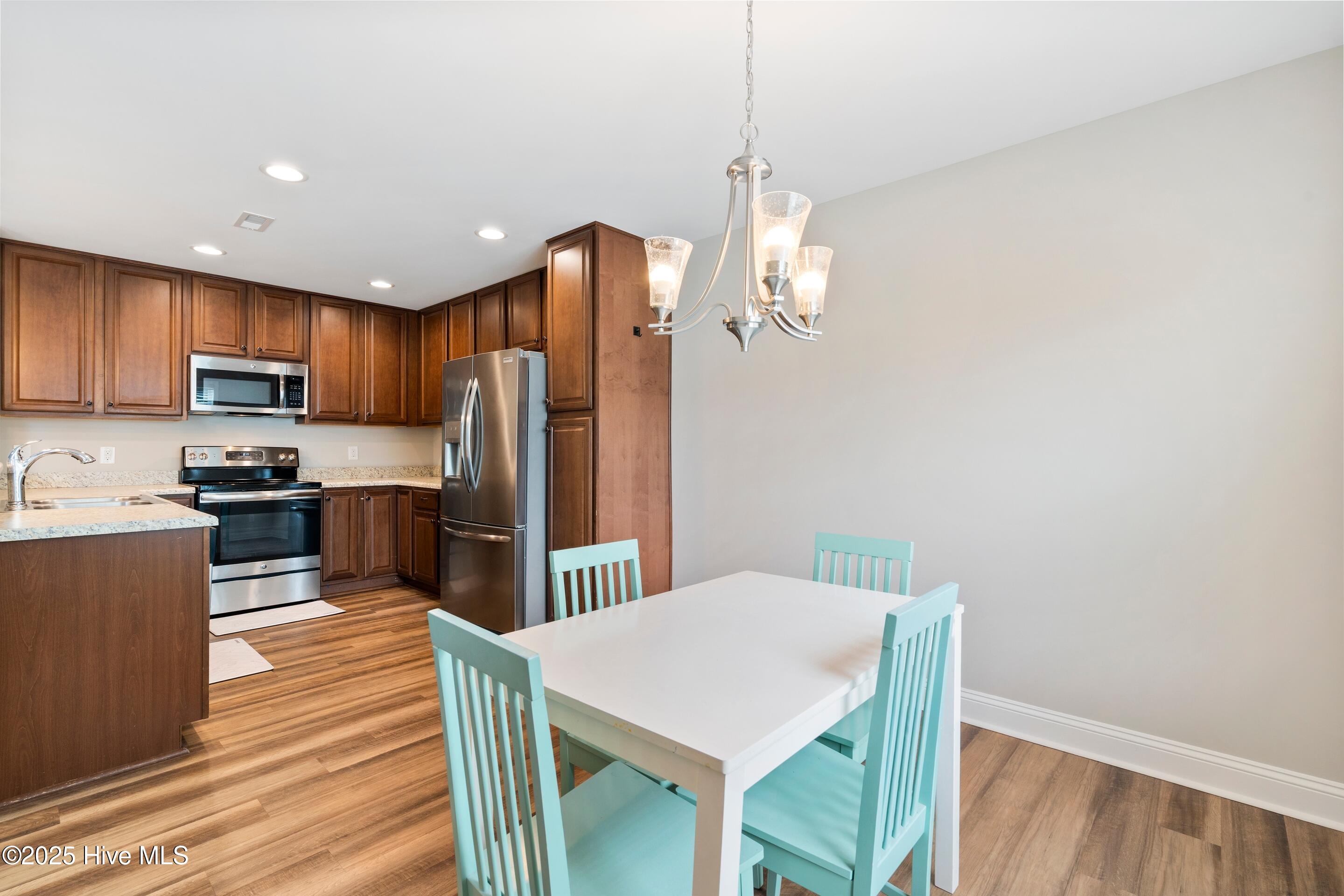 100523532 | Photo 21