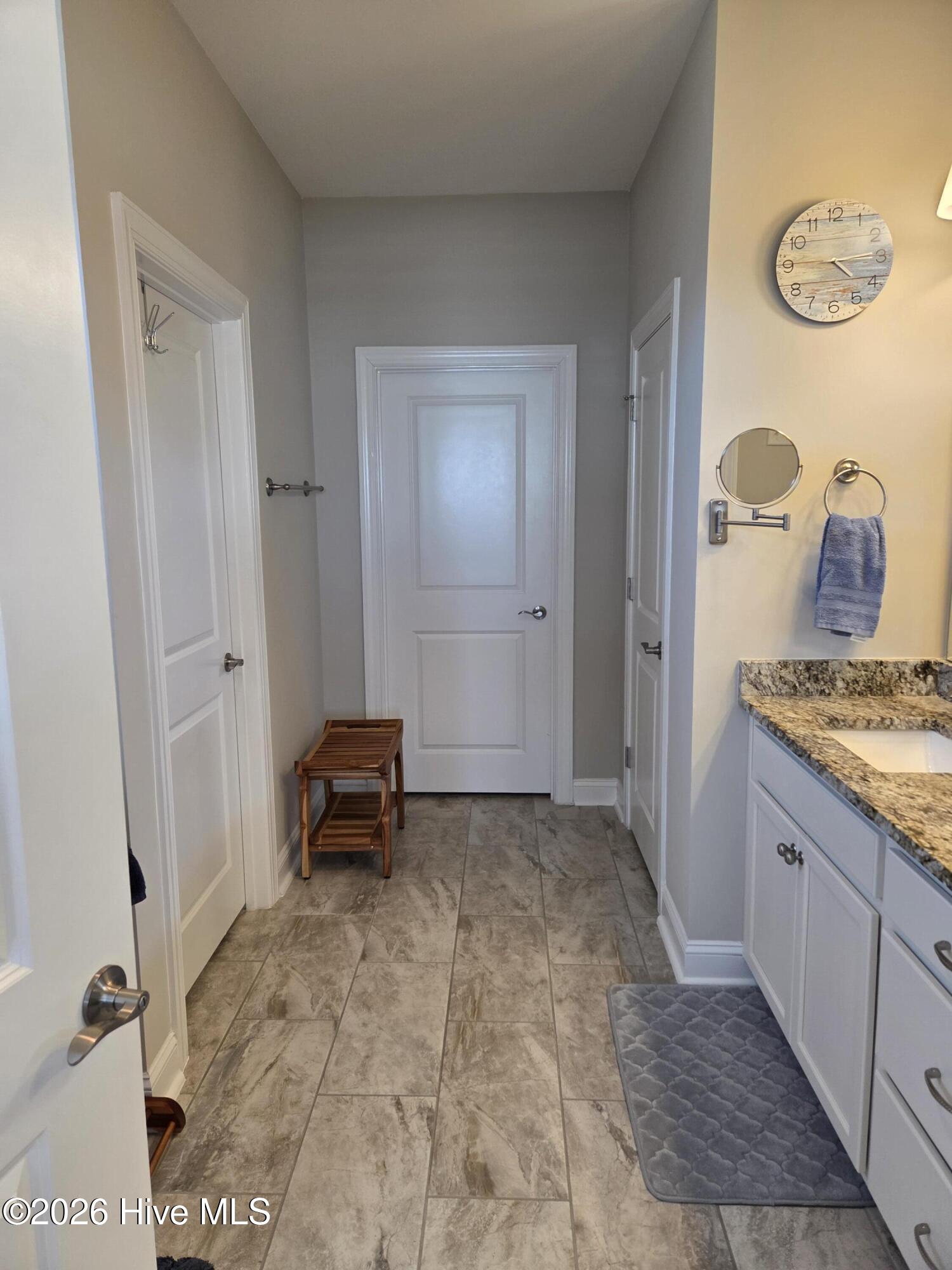 100566407 | Photo 28