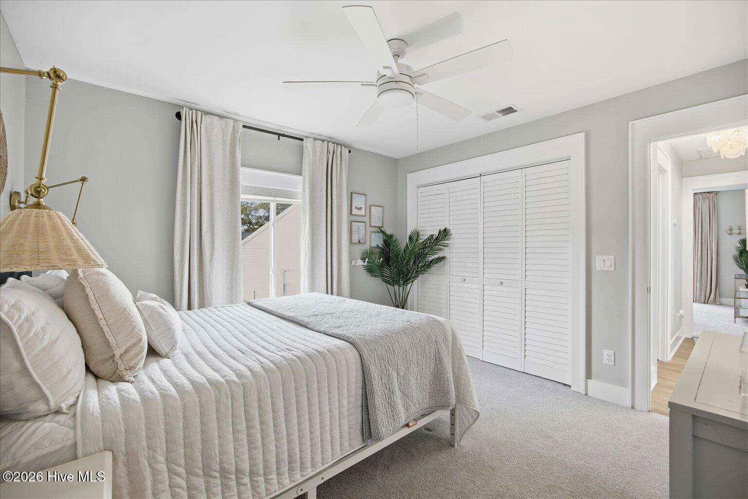 100548243 | Photo 44