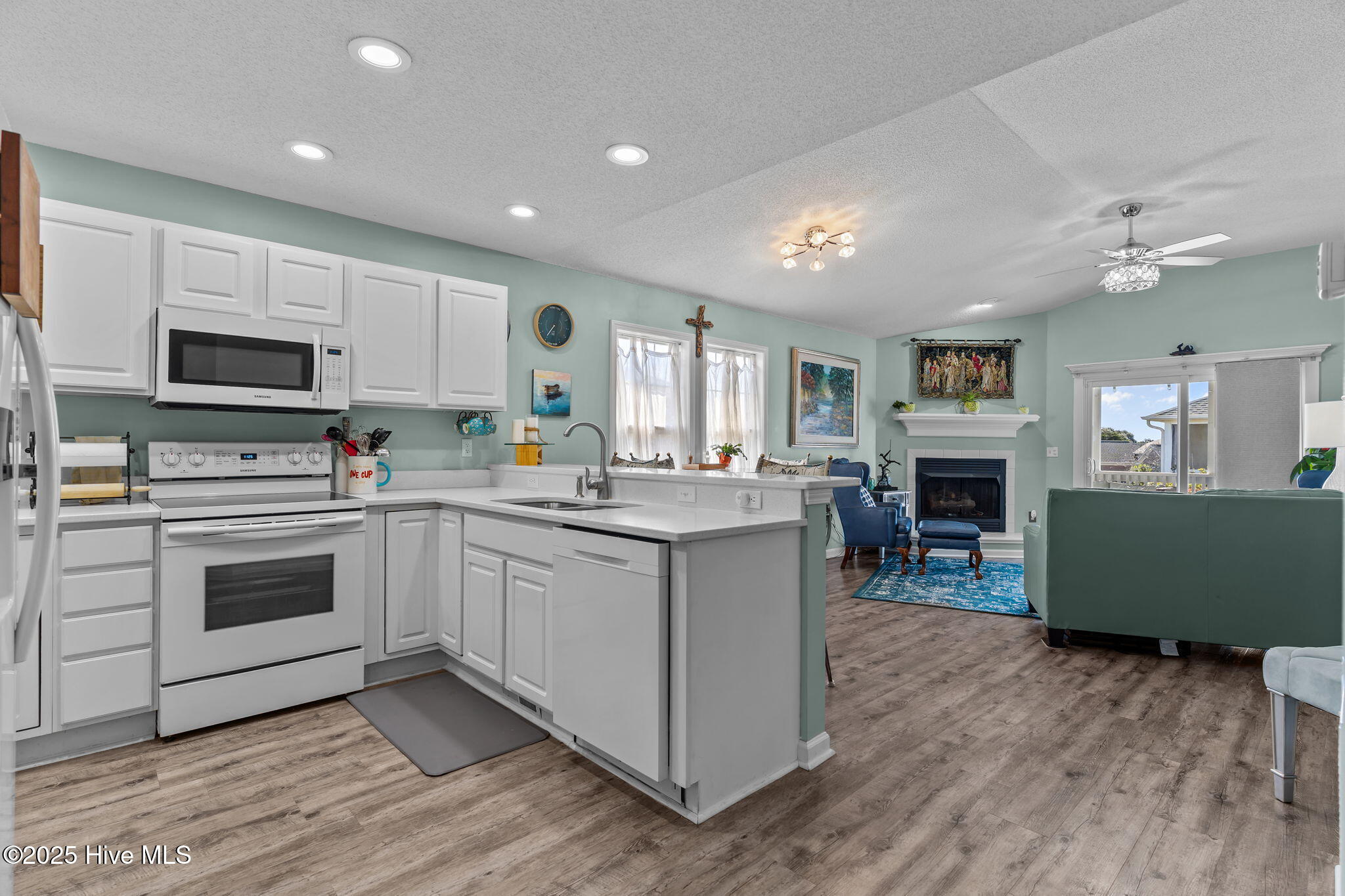 100543874 | Photo 12